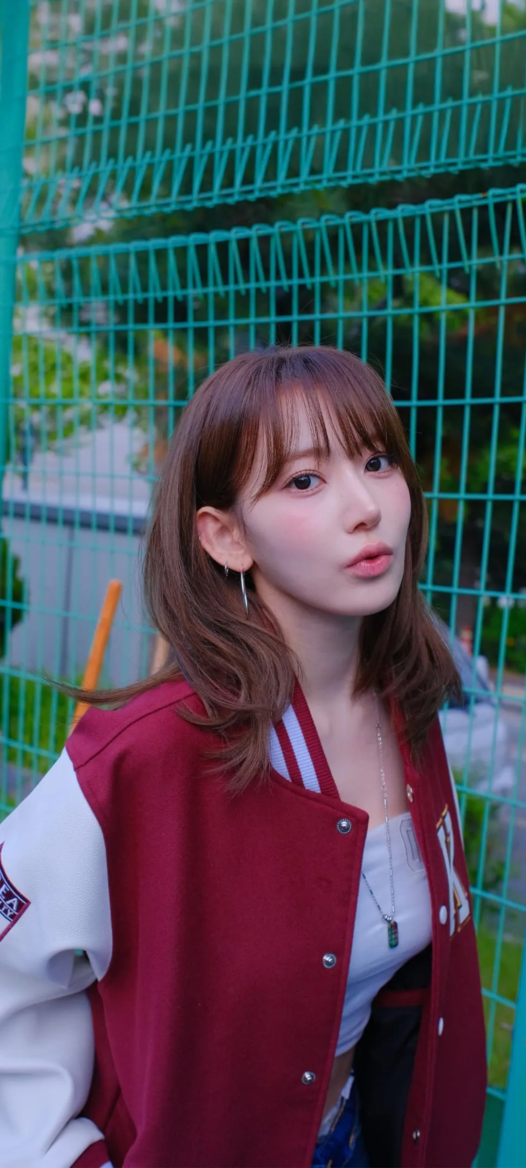 Fond d'écran de verrouillage mobile Sakura Miyawaki 4K HD télécharger — IZ*ONE, LE SSERAFIM