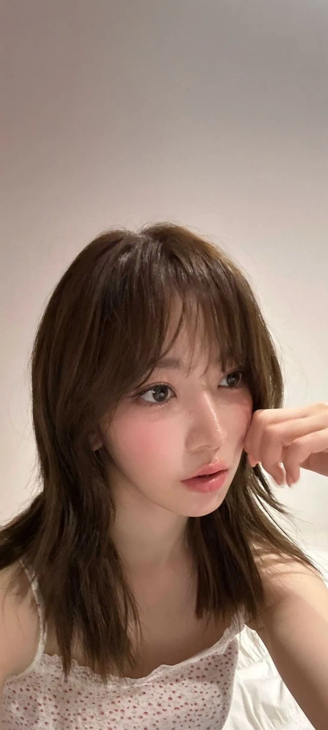 Fond d'écran de verrouillage mobile Sakura Miyawaki 4K HD télécharger — IZ*ONE, LE SSERAFIM