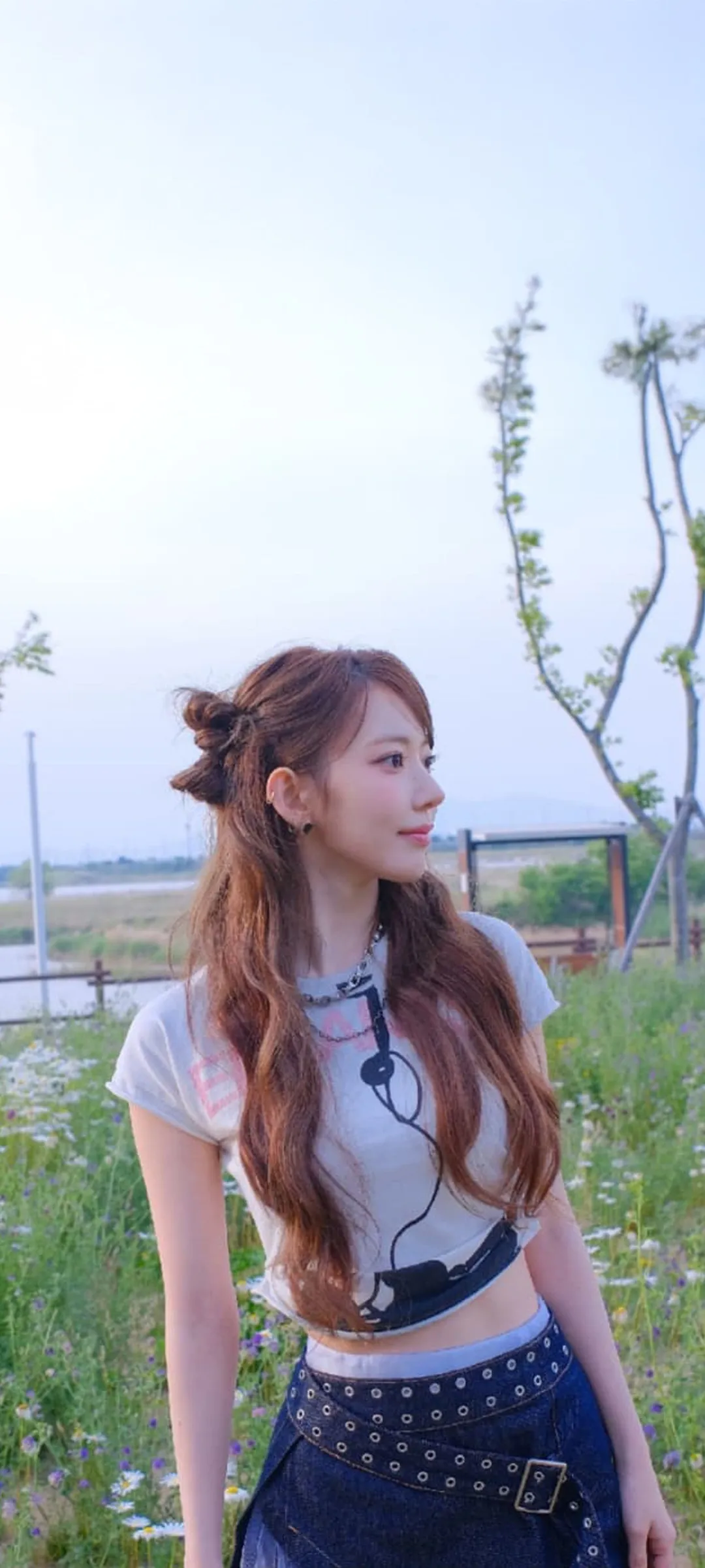 Fond d'écran de verrouillage mobile Sakura Miyawaki 4K HD télécharger — IZ*ONE, LE SSERAFIM
