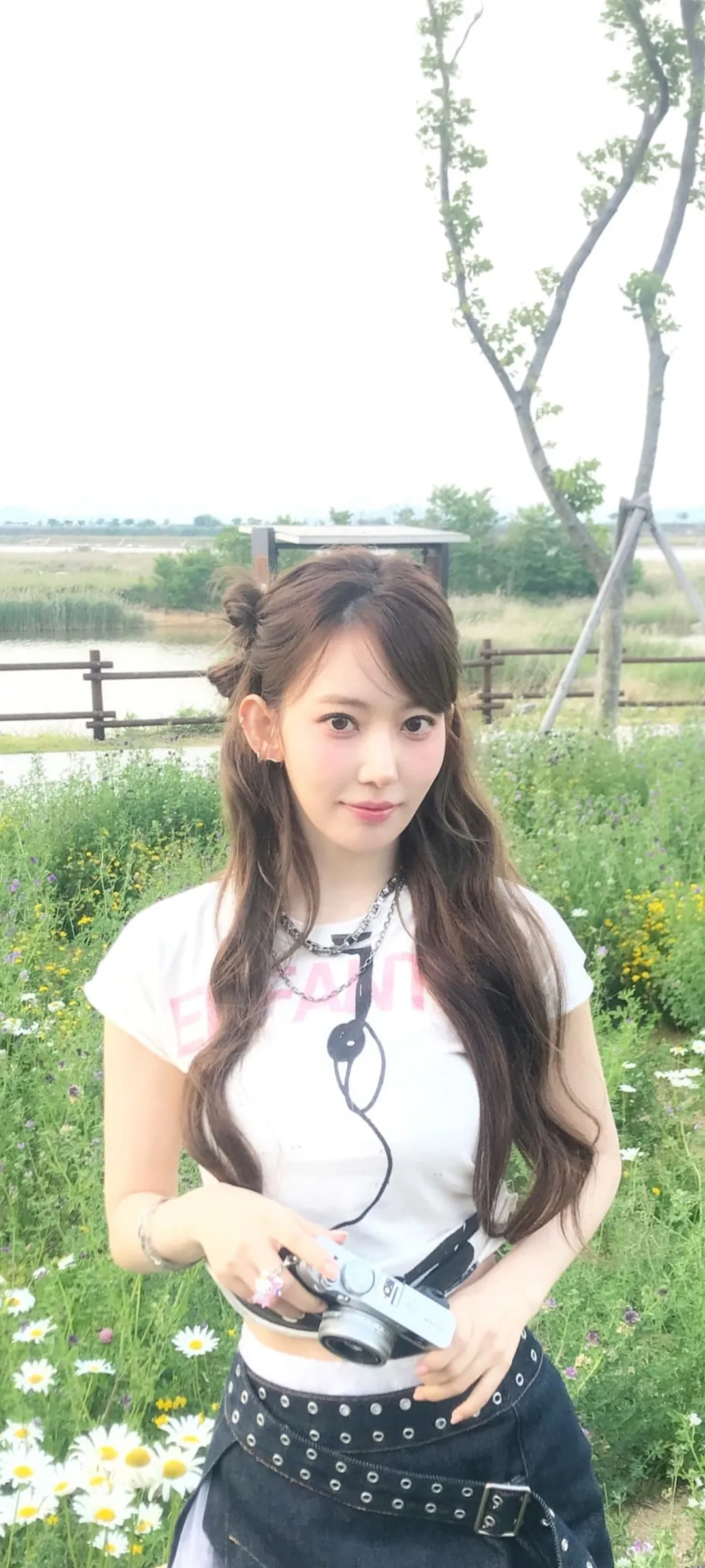 Fond d'écran de verrouillage mobile Sakura Miyawaki 4K HD télécharger — IZ*ONE, LE SSERAFIM