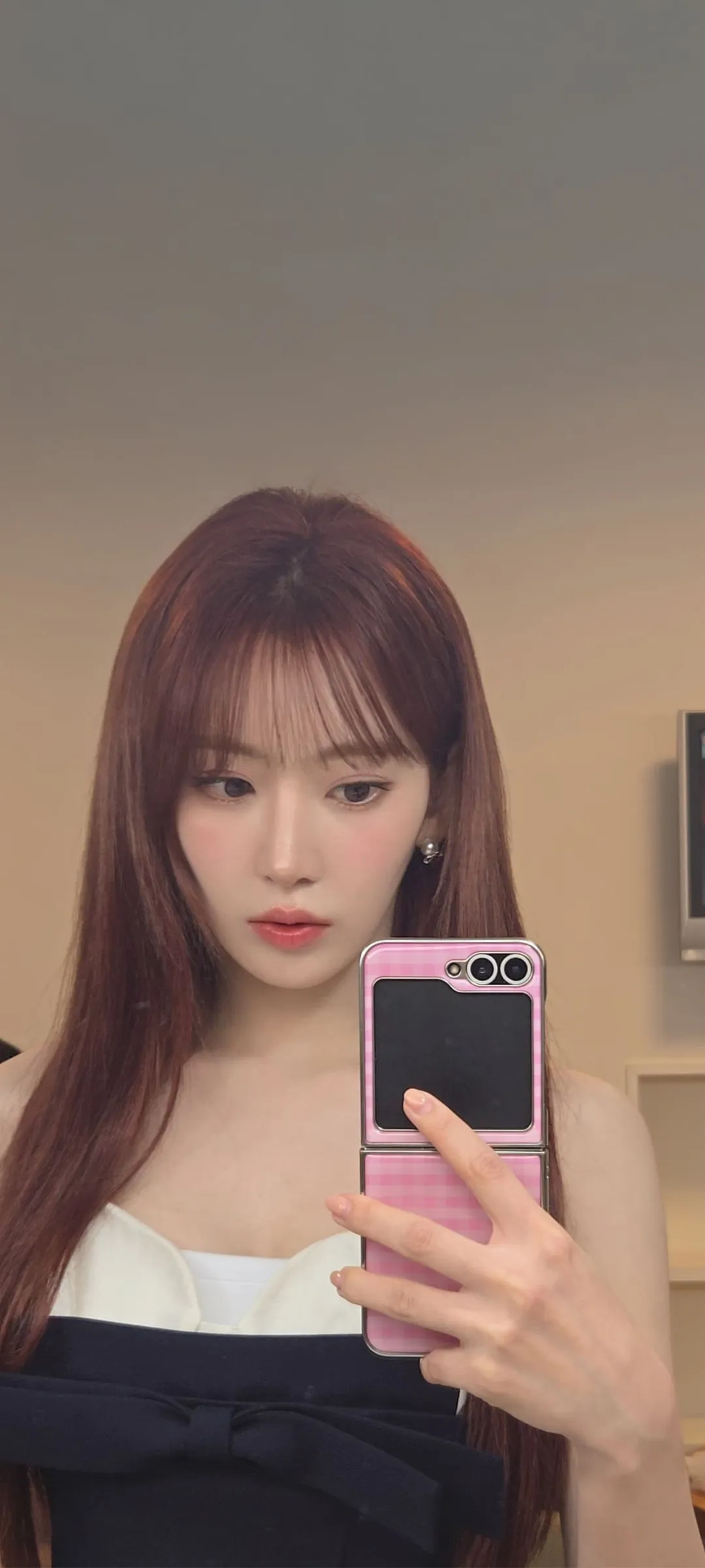 Fond d'écran de verrouillage mobile Sakura Miyawaki 4K HD télécharger — IZ*ONE, LE SSERAFIM