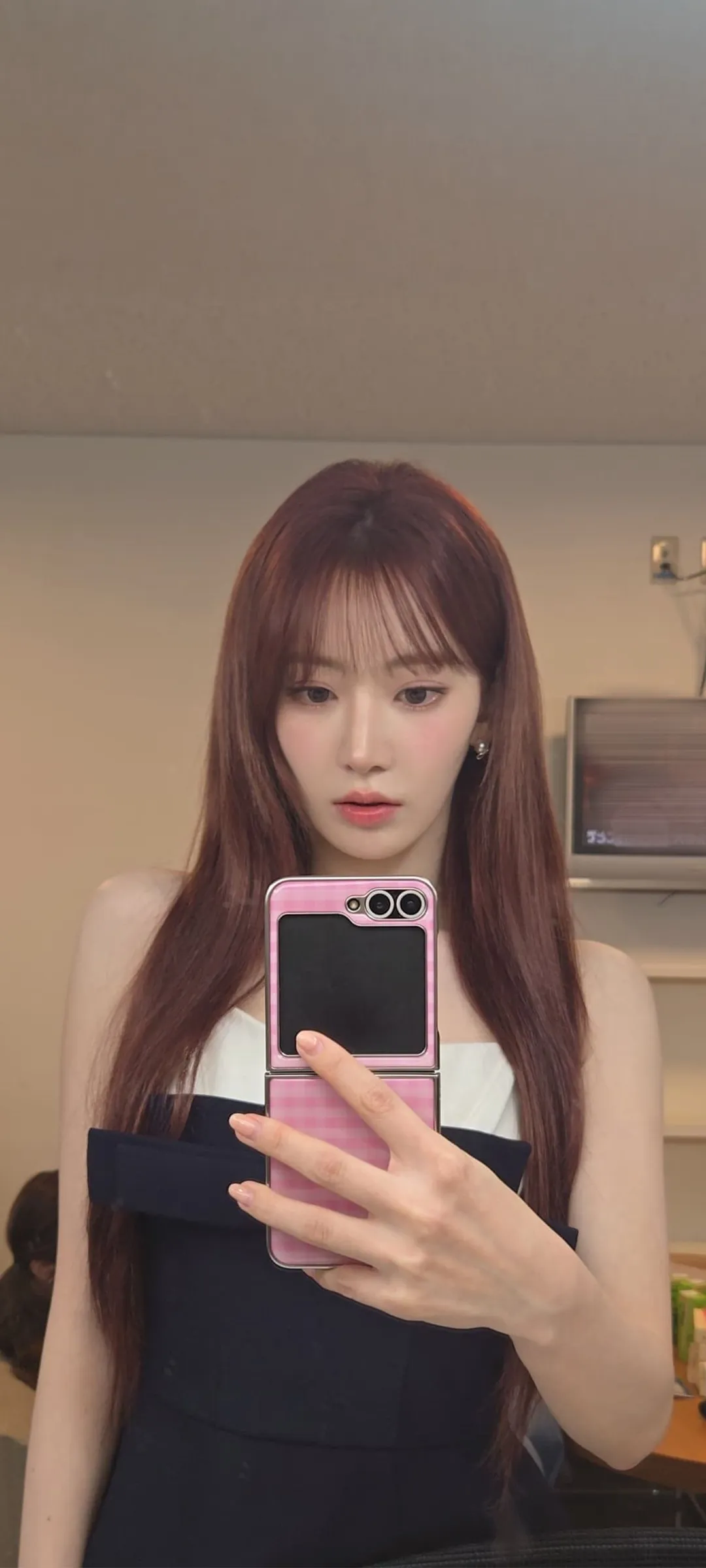 Fond d'écran de verrouillage mobile Sakura Miyawaki 4K HD télécharger — IZ*ONE, LE SSERAFIM