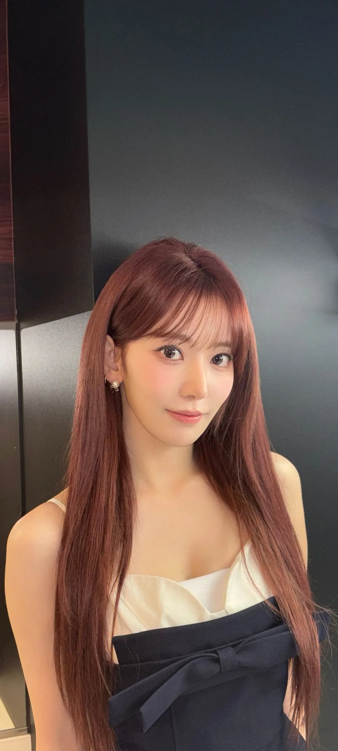 Fond d'écran de verrouillage mobile Sakura Miyawaki 4K HD télécharger — IZ*ONE, LE SSERAFIM