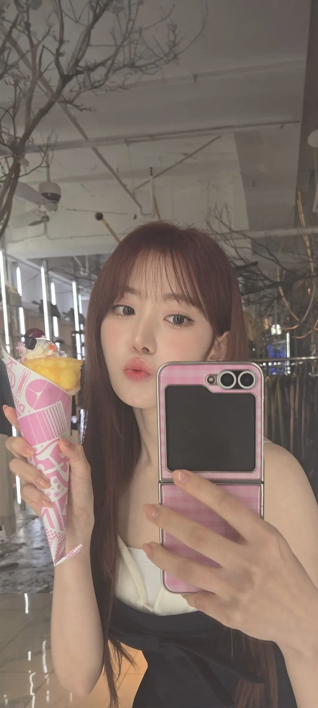 Fond d'écran de verrouillage mobile Sakura Miyawaki 4K HD télécharger — IZ*ONE, LE SSERAFIM