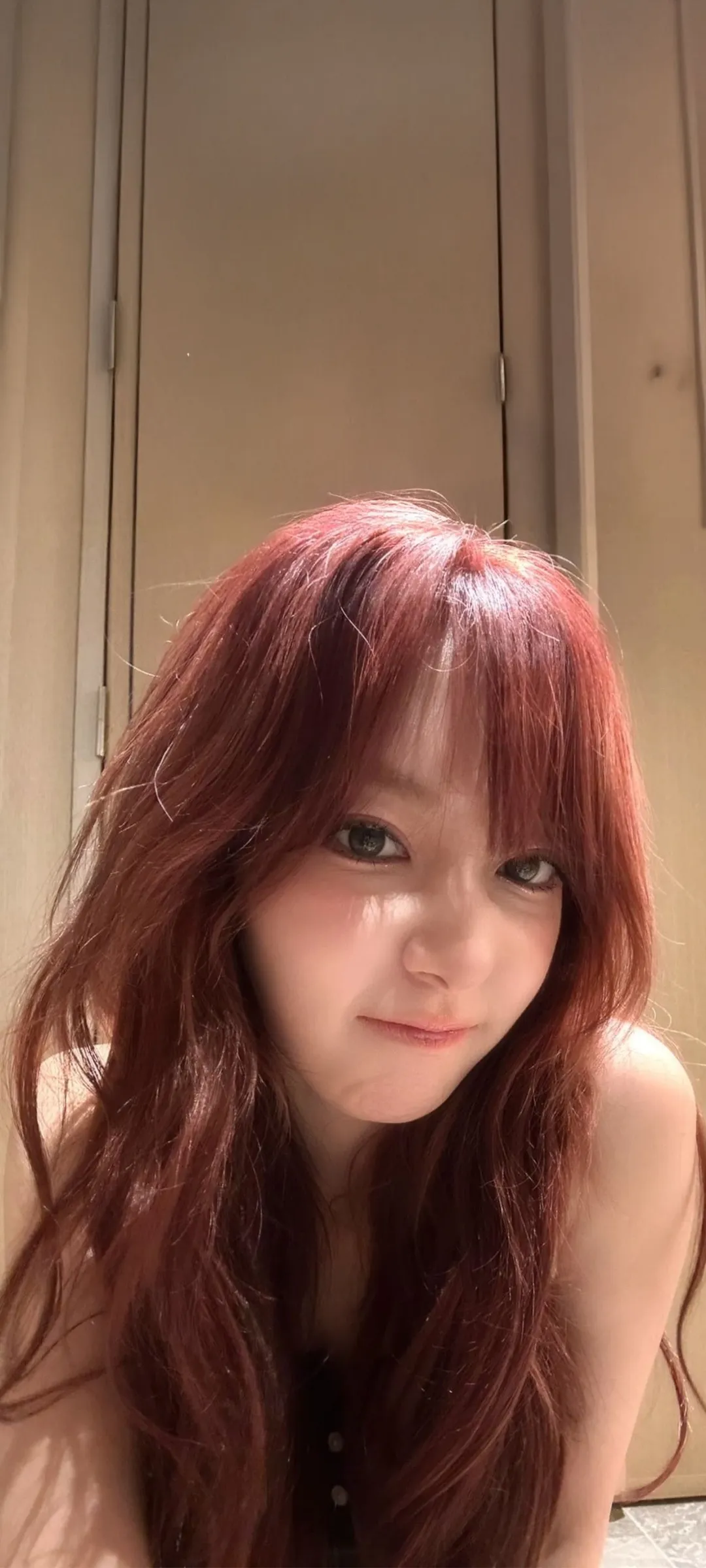 Fond d'écran de verrouillage mobile Sakura Miyawaki 4K HD télécharger — IZ*ONE, LE SSERAFIM