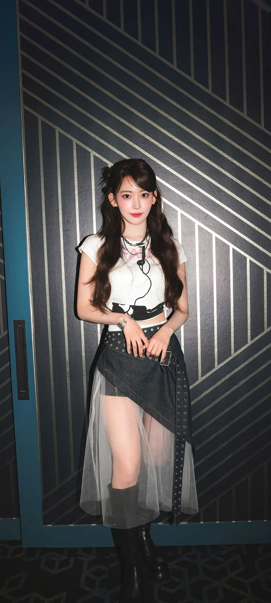 Fond d'écran de verrouillage mobile Sakura Miyawaki 4K HD télécharger — IZ*ONE, LE SSERAFIM