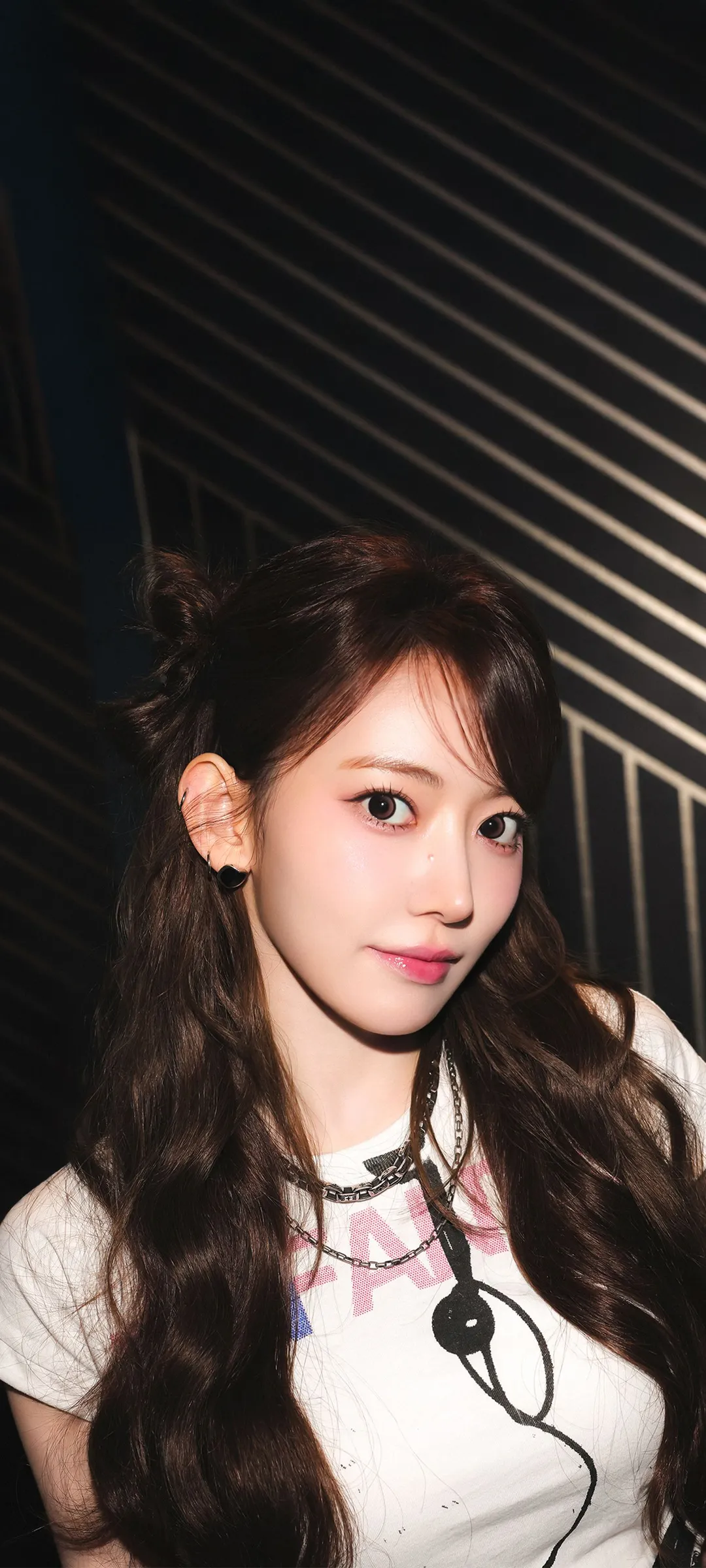 Fond d'écran de verrouillage mobile Sakura Miyawaki 4K HD télécharger — IZ*ONE, LE SSERAFIM