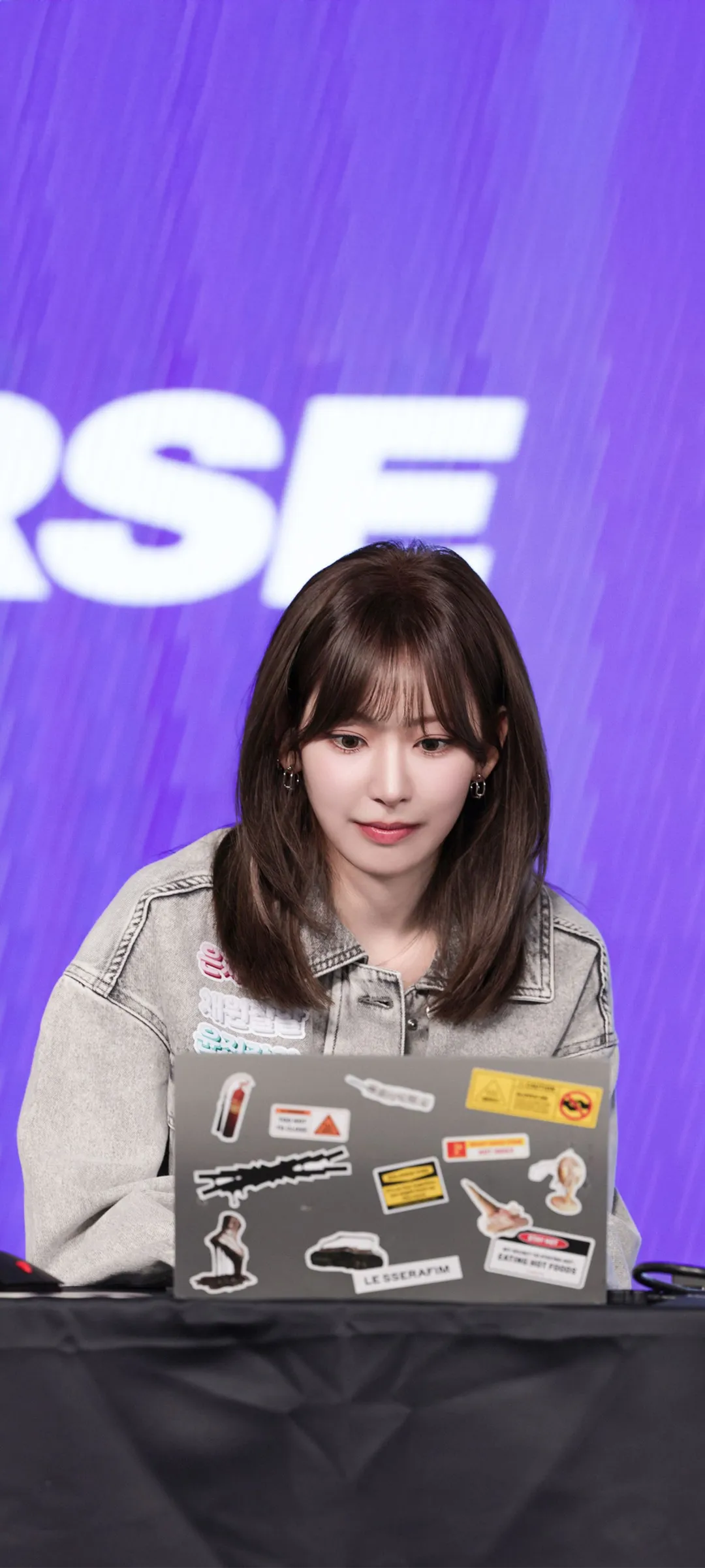 Fond d'écran de verrouillage mobile Sakura Miyawaki 4K HD télécharger — IZ*ONE, LE SSERAFIM