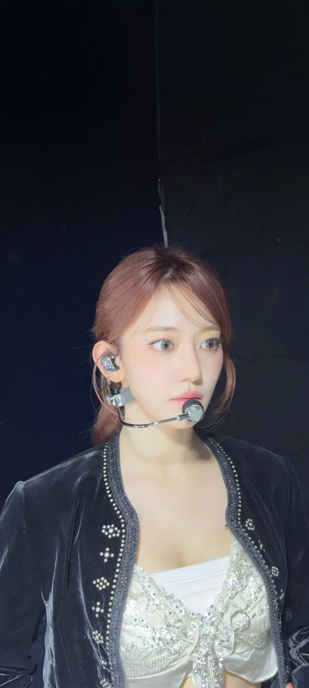 Fond d'écran de verrouillage mobile Sakura Miyawaki 4K HD télécharger — IZ*ONE, LE SSERAFIM