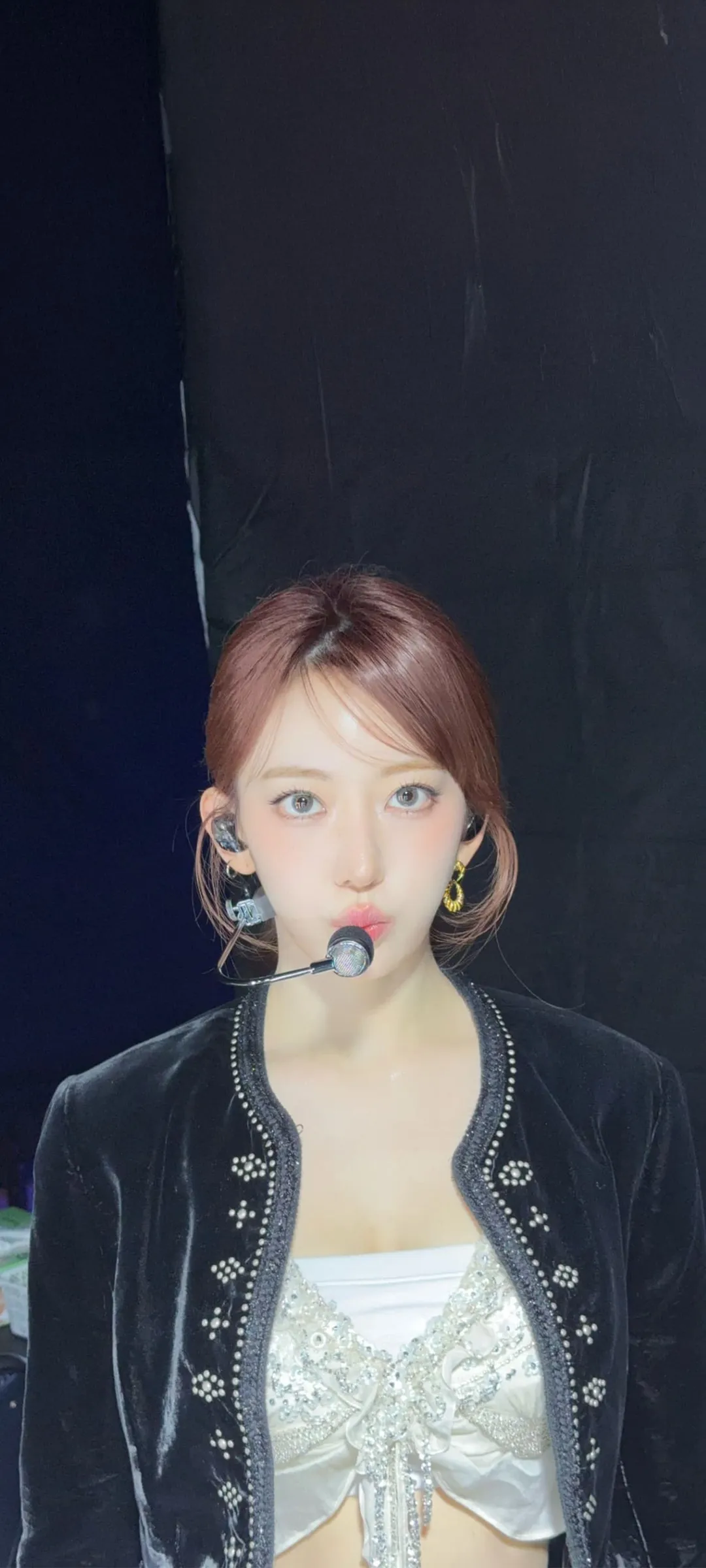Fond d'écran de verrouillage mobile Sakura Miyawaki 4K HD télécharger — IZ*ONE, LE SSERAFIM