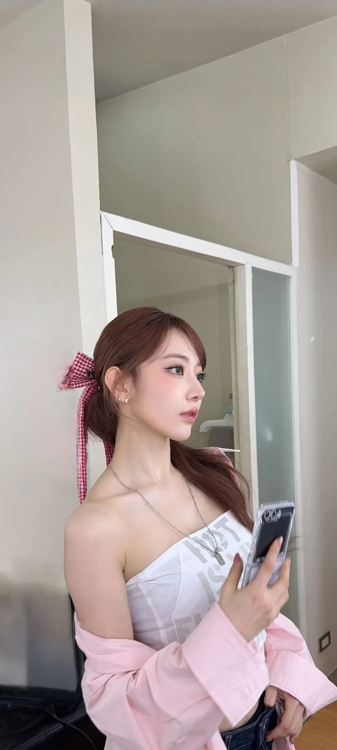 Fond d'écran de verrouillage mobile Sakura Miyawaki 4K HD télécharger — IZ*ONE, LE SSERAFIM