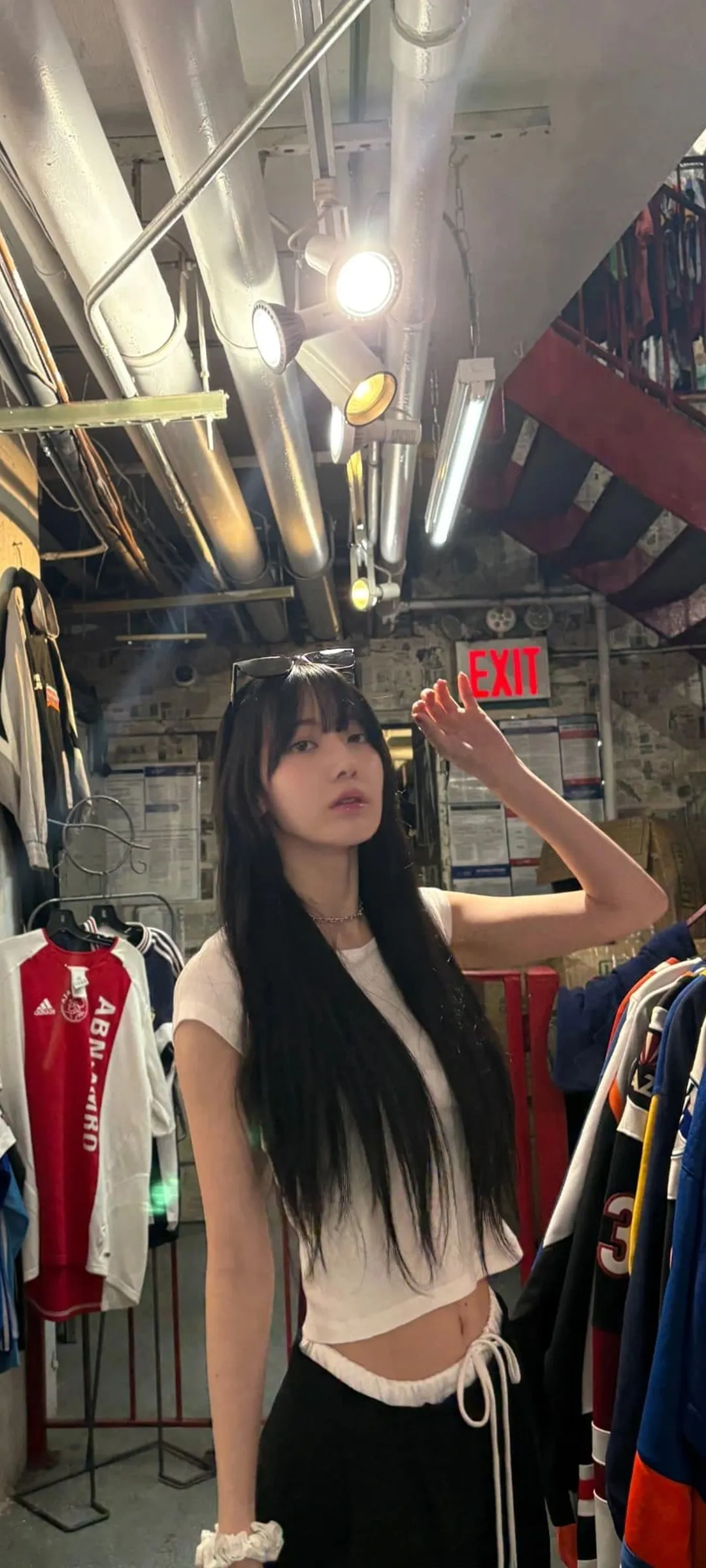Fond d'écran de verrouillage mobile Sakura Miyawaki 4K HD télécharger — IZ*ONE, LE SSERAFIM