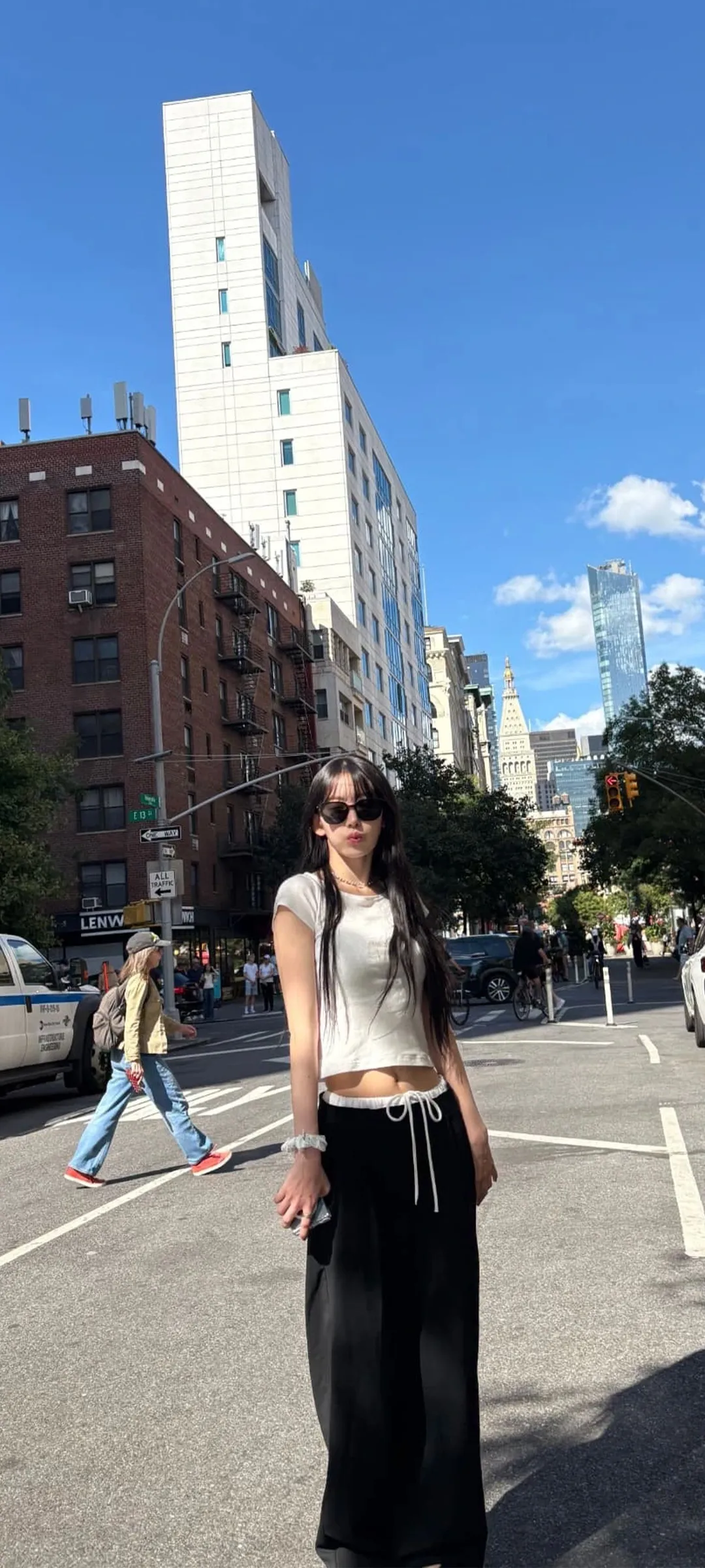 Fond d'écran de verrouillage mobile Sakura Miyawaki 4K HD télécharger — IZ*ONE, LE SSERAFIM