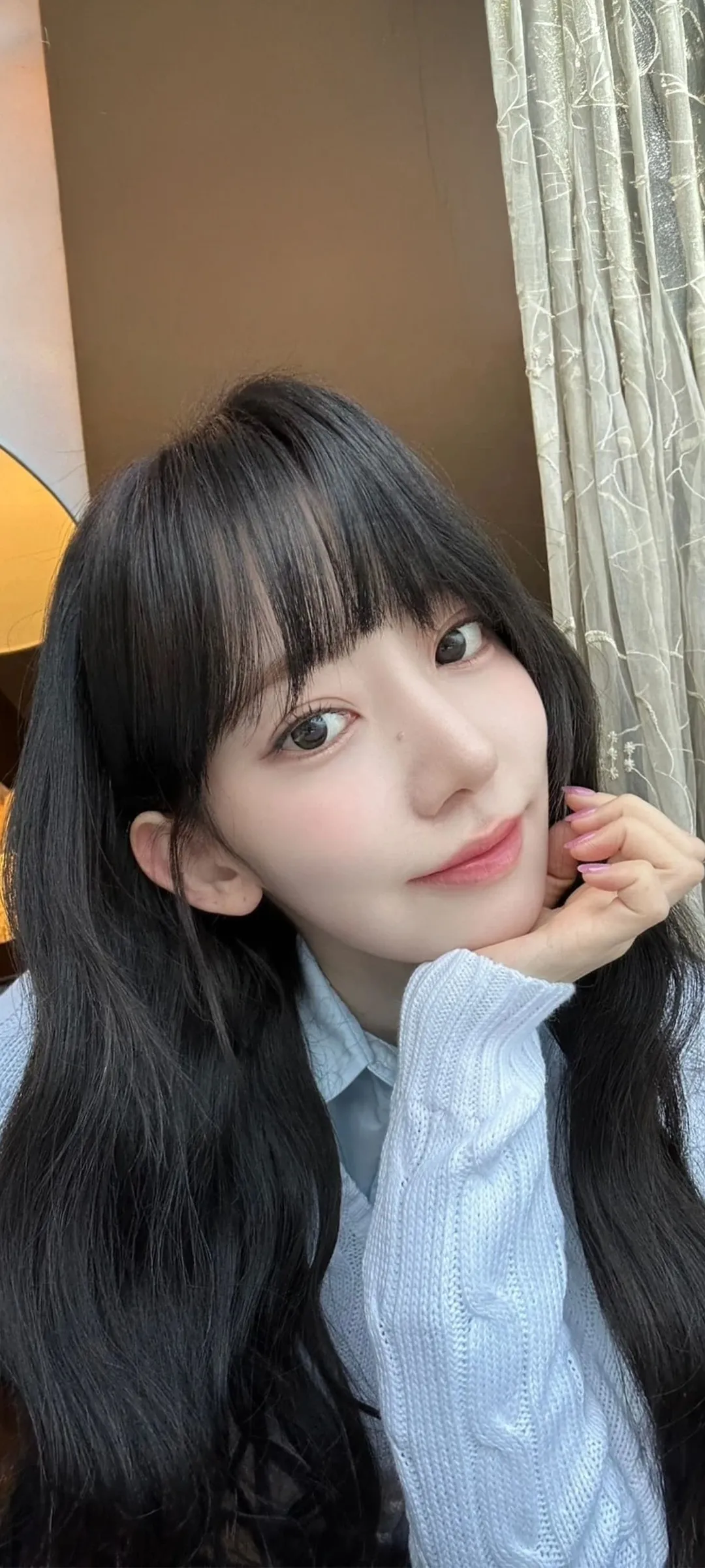 Fond d'écran de verrouillage mobile Sakura Miyawaki 4K HD télécharger — IZ*ONE, LE SSERAFIM