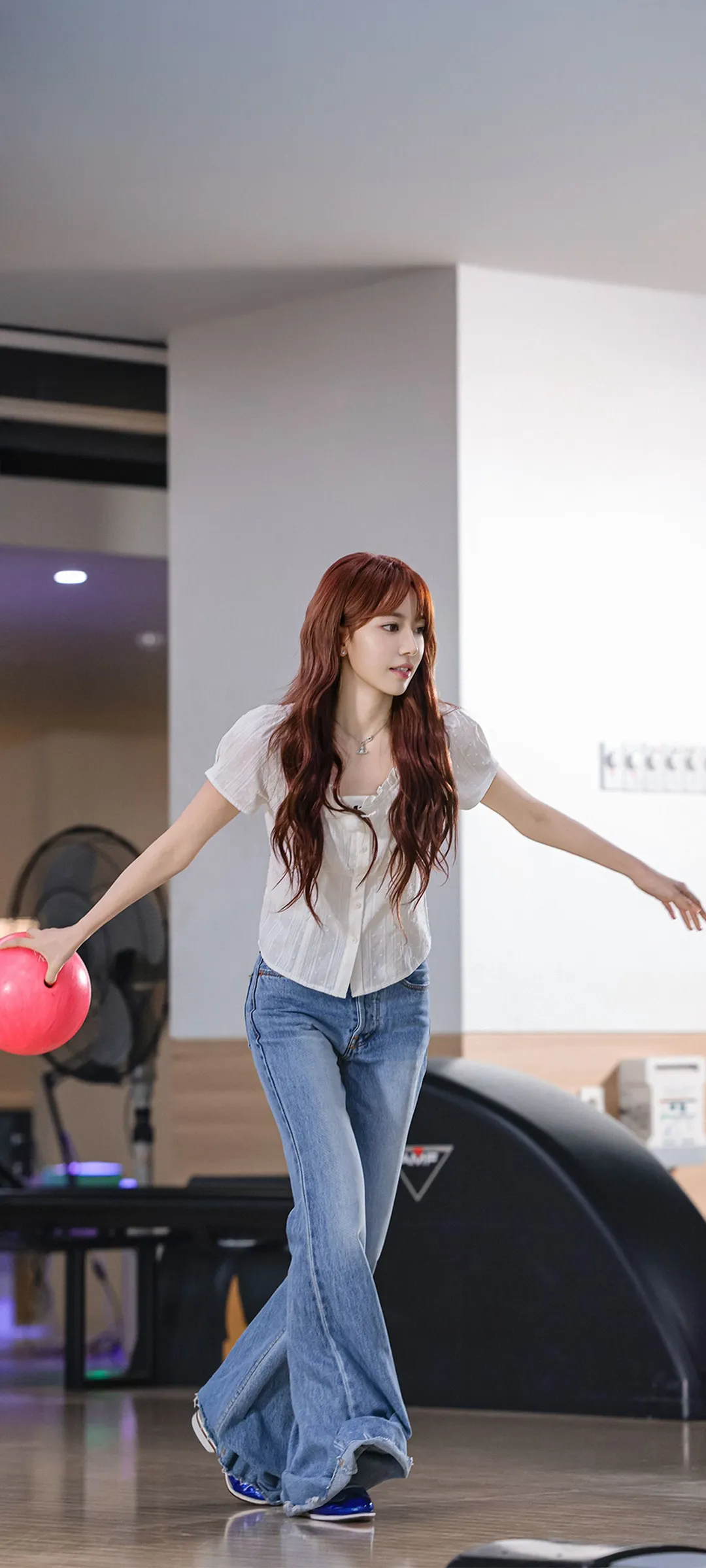 Fond d'écran de verrouillage mobile Sakura Miyawaki 4K HD télécharger — IZ*ONE, LE SSERAFIM