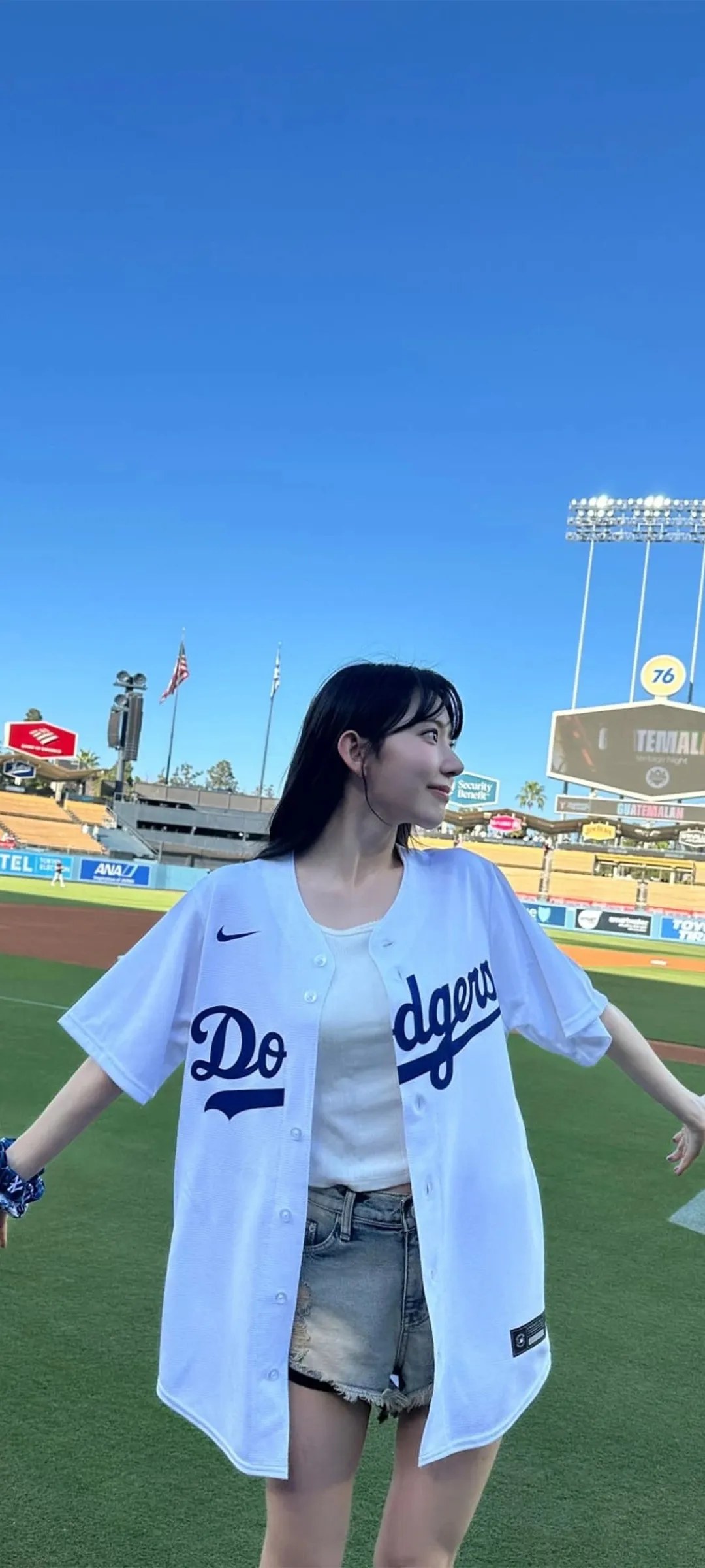Fond d'écran de verrouillage mobile Sakura Miyawaki 4K HD télécharger — IZ*ONE, LE SSERAFIM