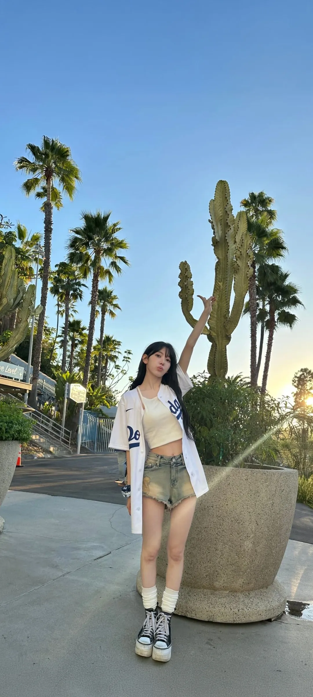 Fond d'écran de verrouillage mobile Sakura Miyawaki 4K HD télécharger — IZ*ONE, LE SSERAFIM