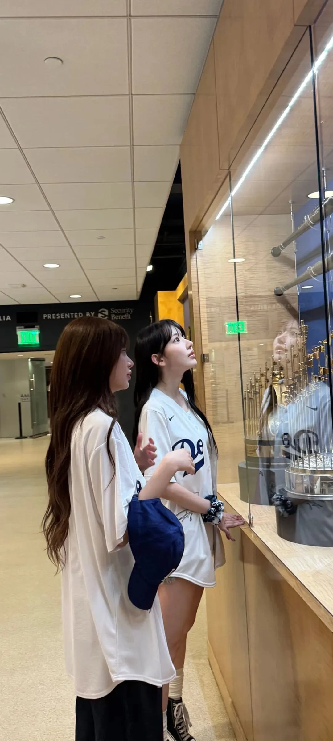 Fond d'écran de verrouillage mobile Sakura Miyawaki 4K HD télécharger — IZ*ONE, LE SSERAFIM