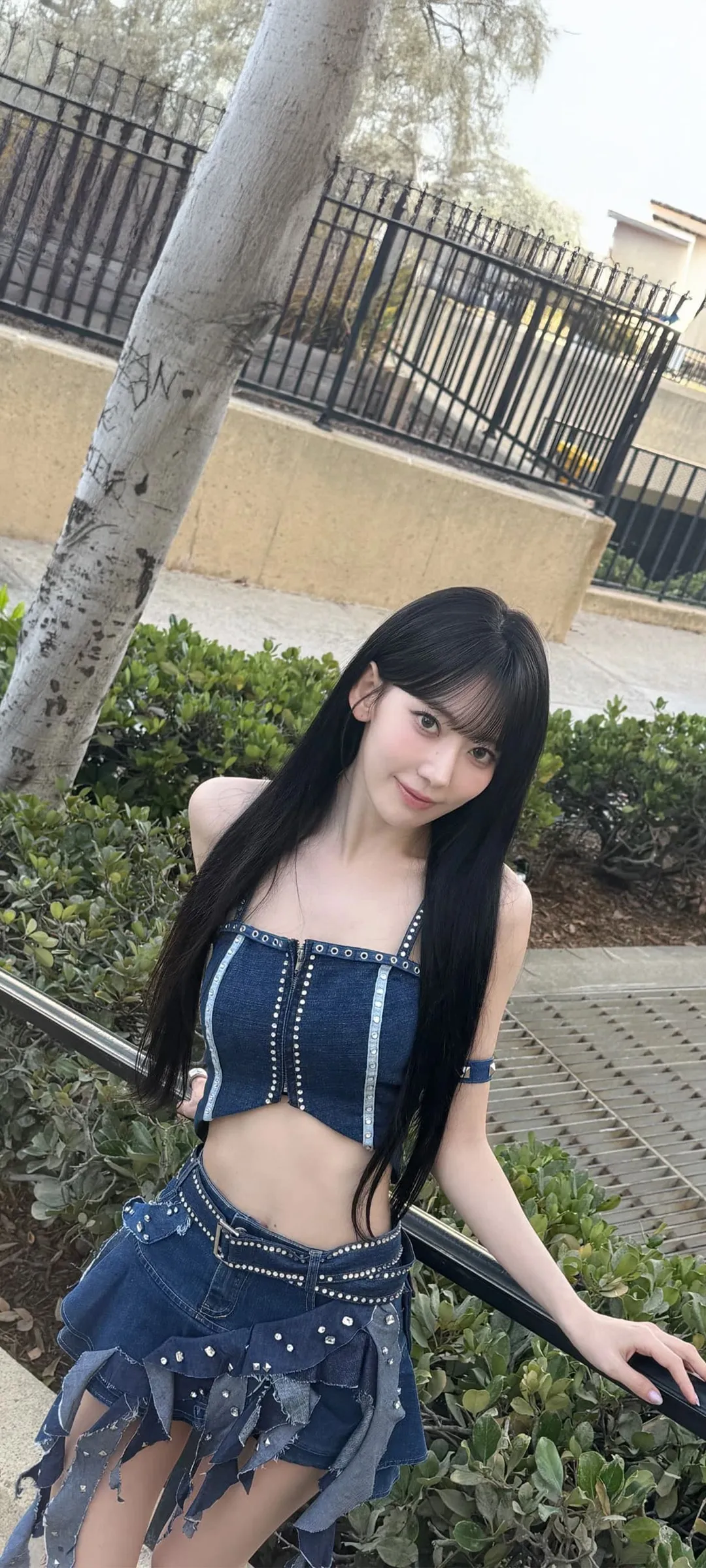 Fond d'écran de verrouillage mobile Sakura Miyawaki 4K HD télécharger — IZ*ONE, LE SSERAFIM