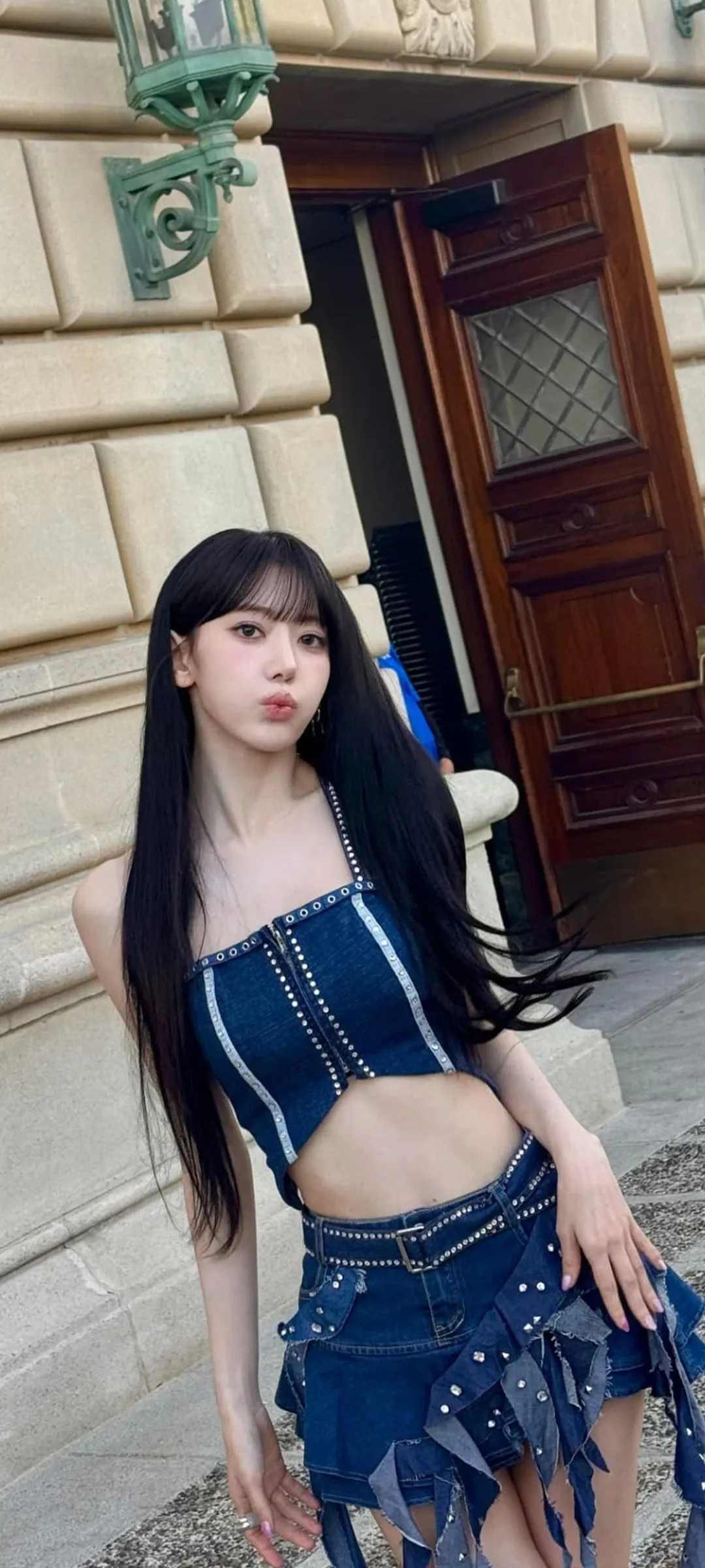 Fond d'écran de verrouillage mobile Sakura Miyawaki 4K HD télécharger — IZ*ONE, LE SSERAFIM