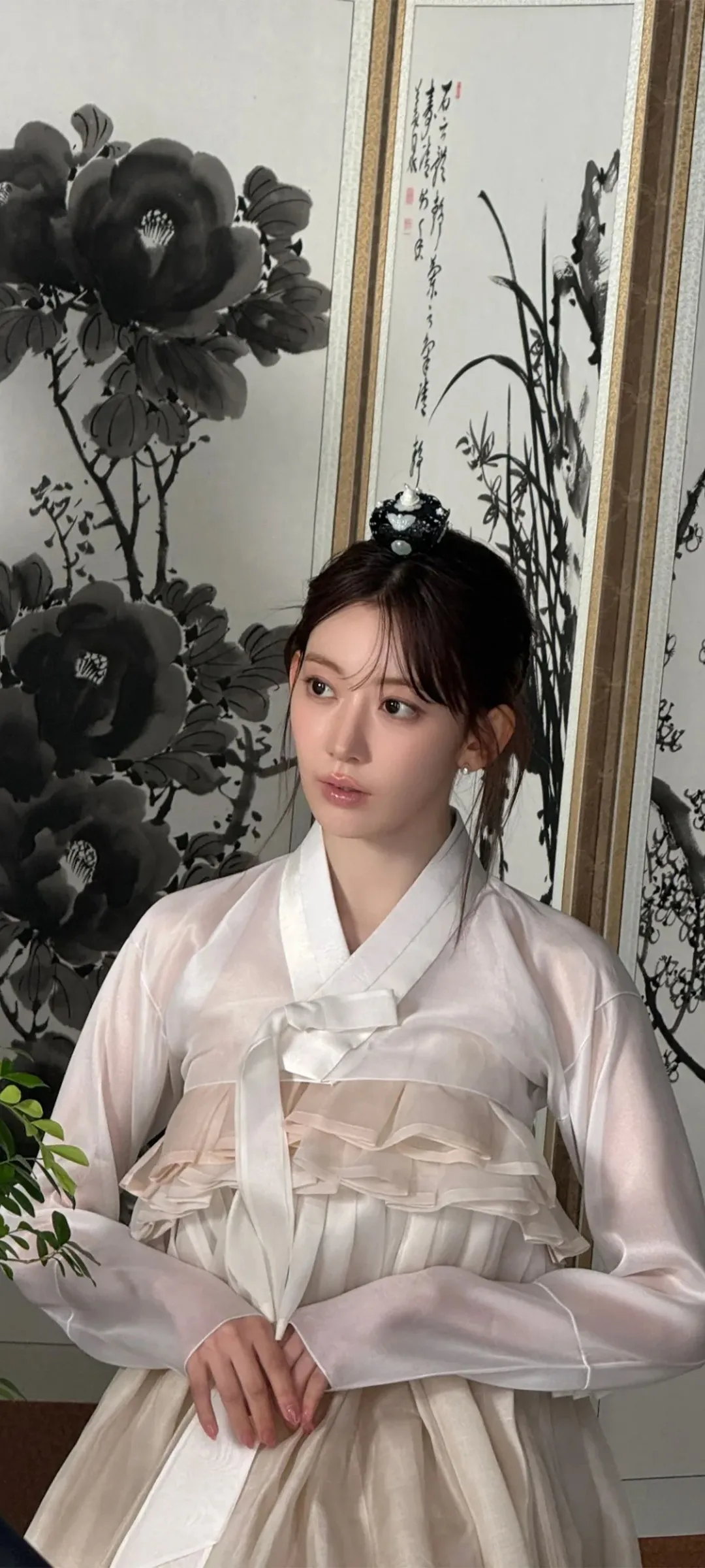 Fond d'écran de verrouillage mobile Sakura Miyawaki 4K HD télécharger — IZ*ONE, LE SSERAFIM