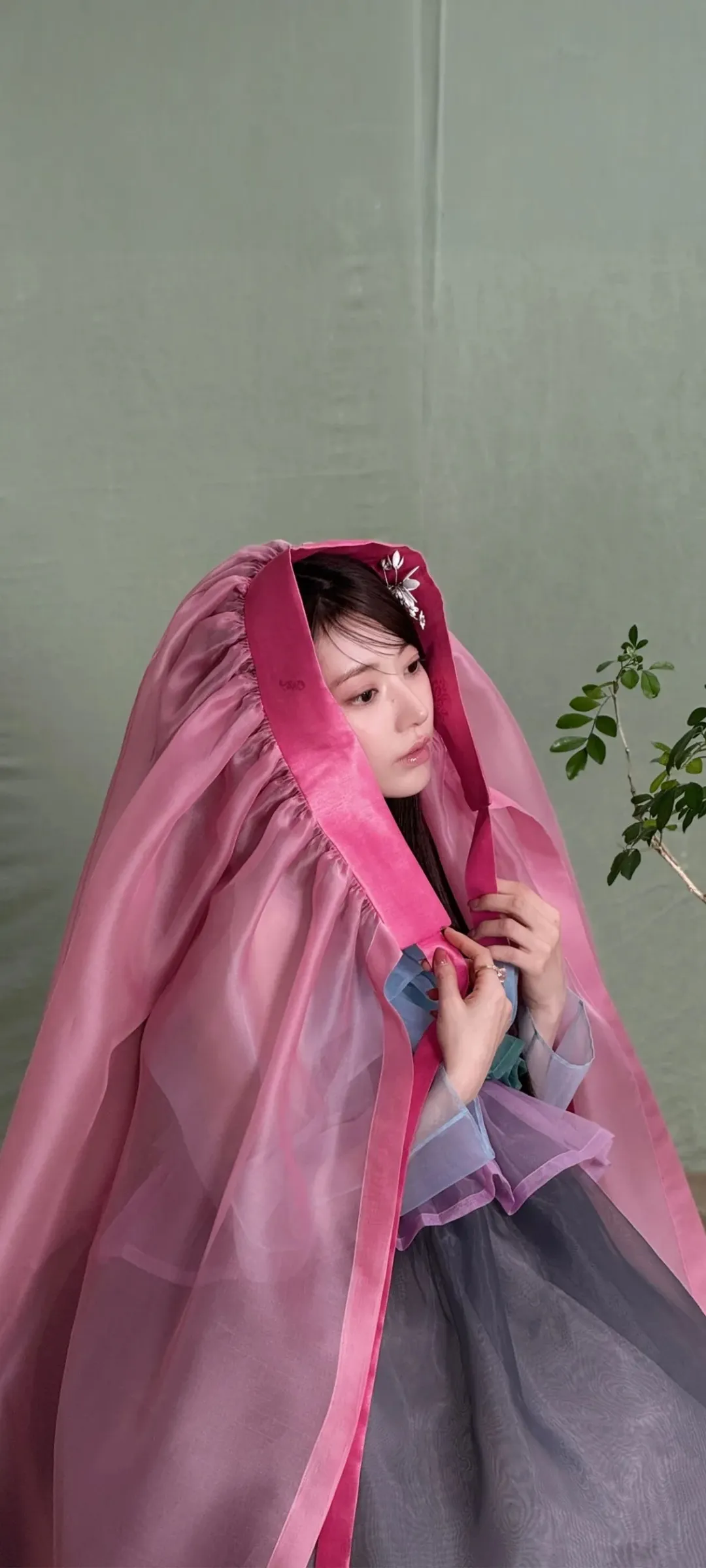 Fond d'écran de verrouillage mobile Sakura Miyawaki 4K HD télécharger — IZ*ONE, LE SSERAFIM