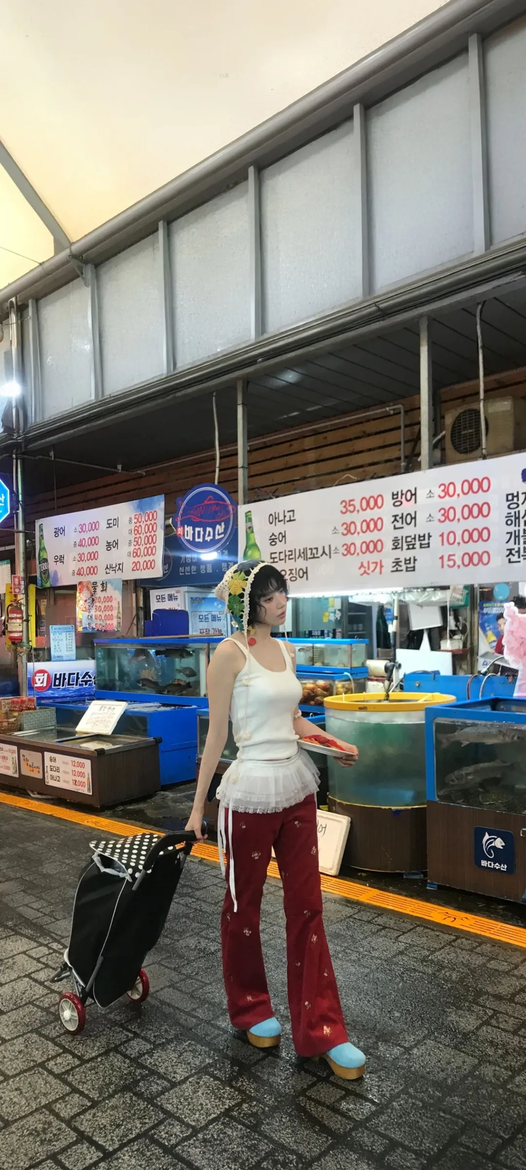 Fond d'écran de verrouillage mobile Sakura Miyawaki 4K HD télécharger — IZ*ONE, LE SSERAFIM