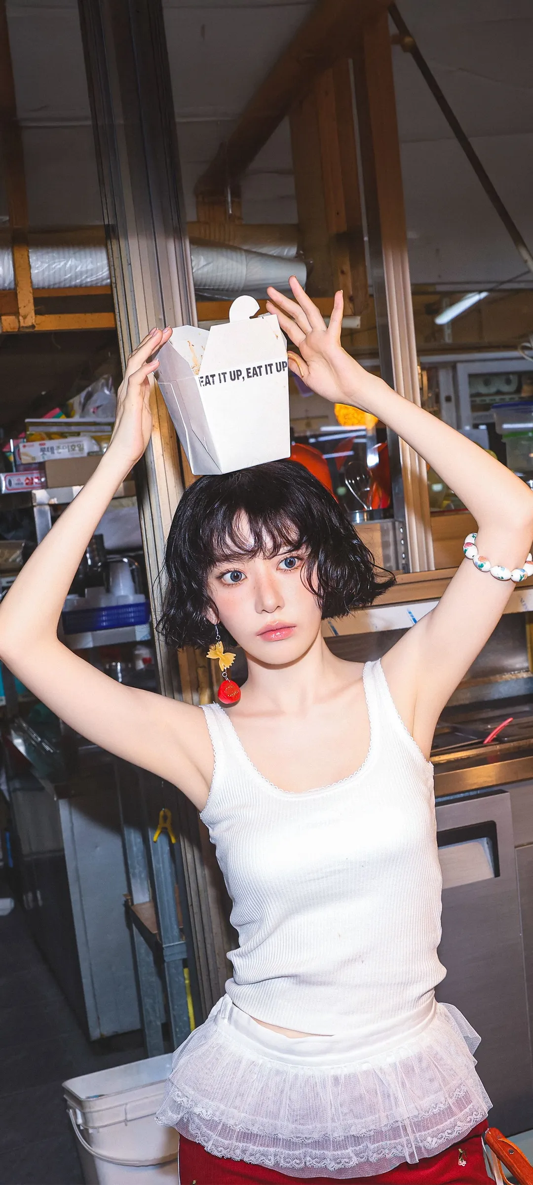 Fond d'écran de verrouillage mobile Sakura Miyawaki 4K HD télécharger — IZ*ONE, LE SSERAFIM