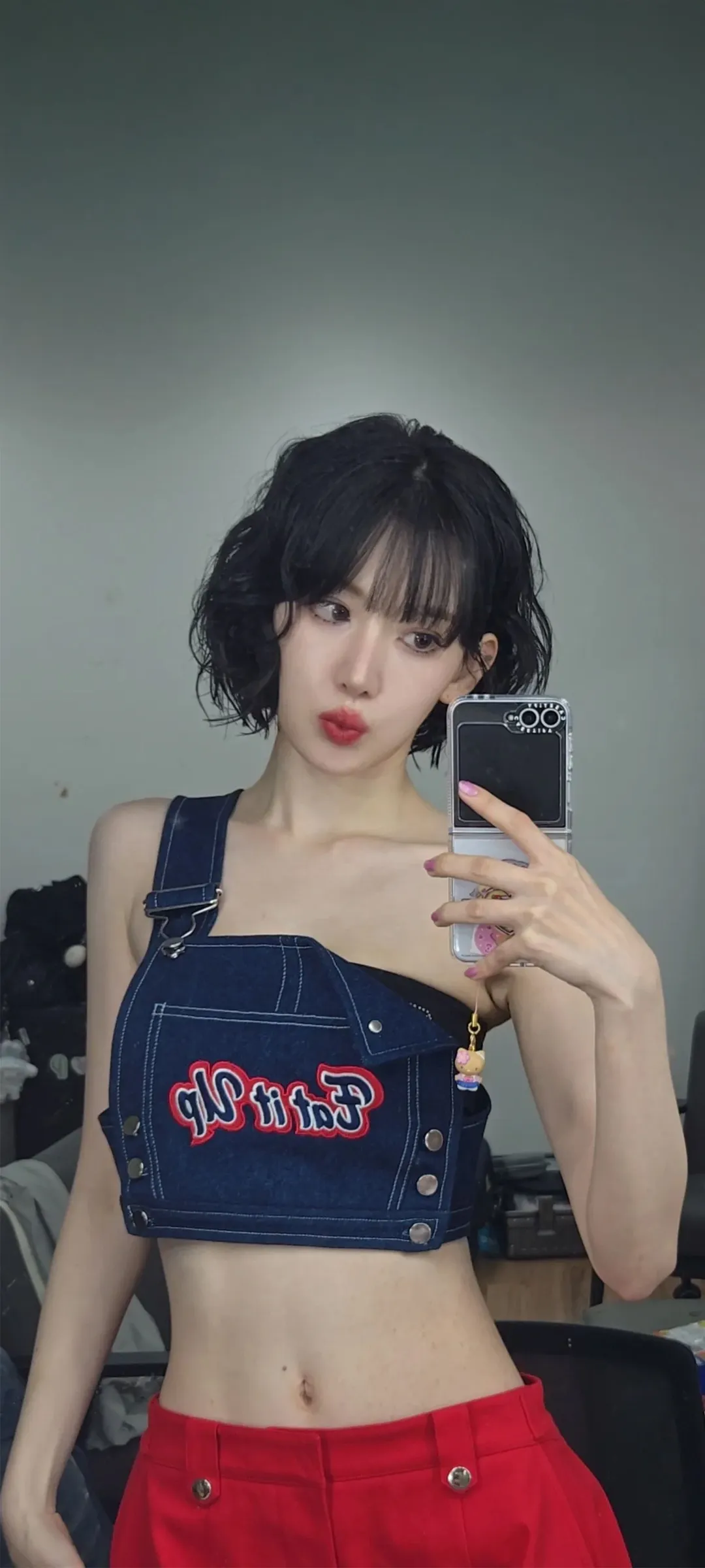Fond d'écran de verrouillage mobile Sakura Miyawaki 4K HD télécharger — IZ*ONE, LE SSERAFIM