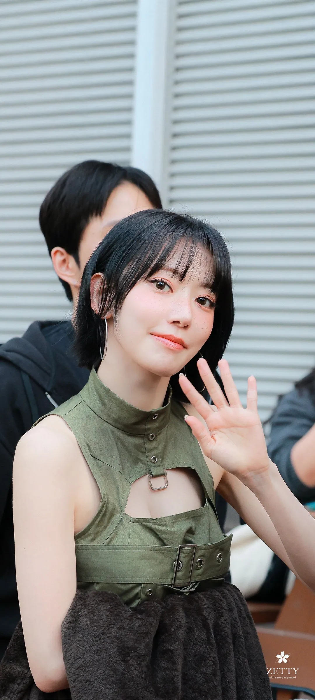 Fond d'écran de verrouillage mobile Sakura Miyawaki 4K HD télécharger — IZ*ONE, LE SSERAFIM