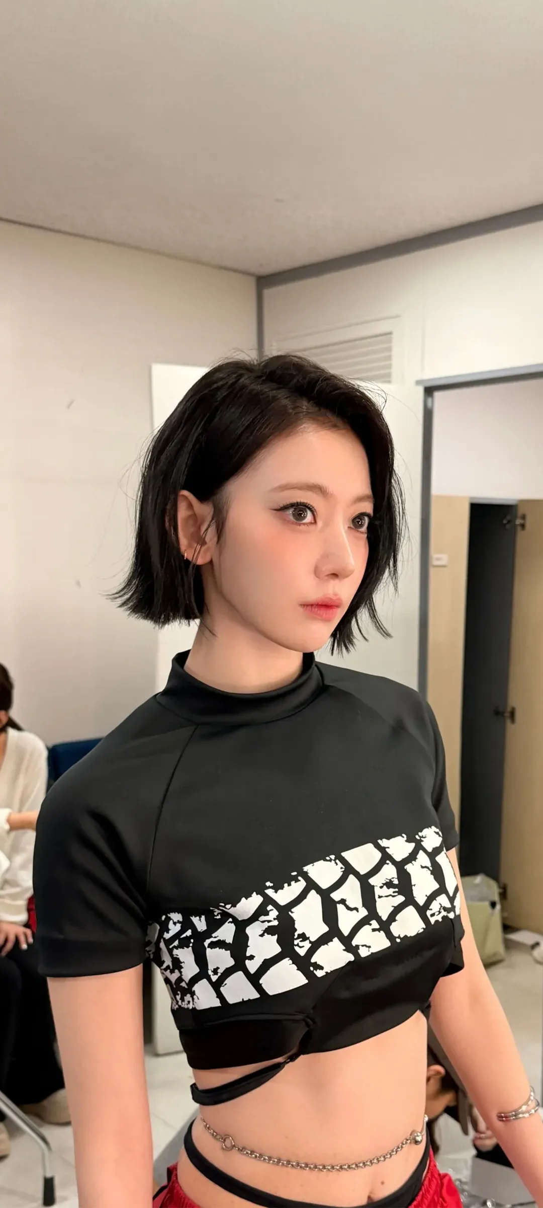 Fond d'écran de verrouillage mobile Sakura Miyawaki 4K HD télécharger — IZ*ONE, LE SSERAFIM