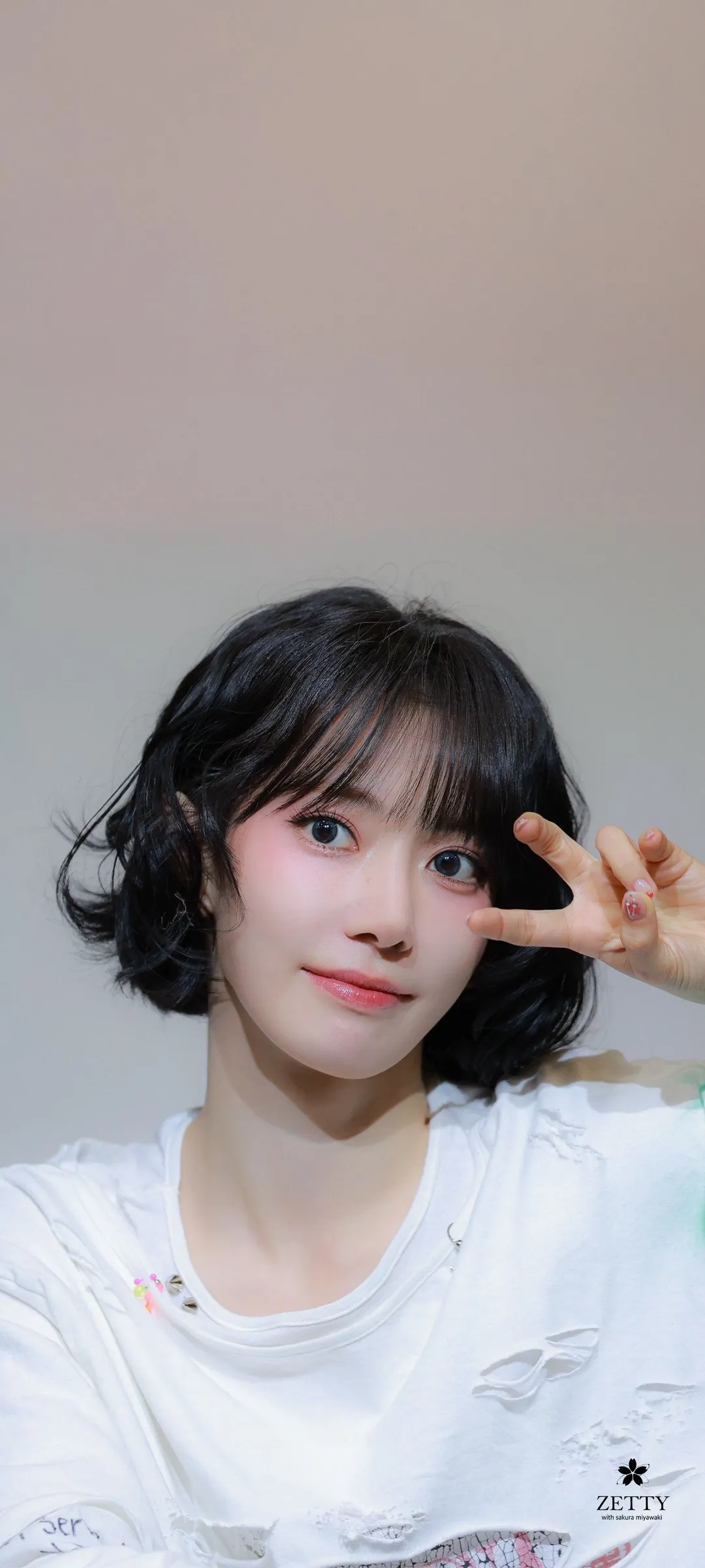 Fond d'écran de verrouillage mobile Sakura Miyawaki 4K HD télécharger — IZ*ONE, LE SSERAFIM
