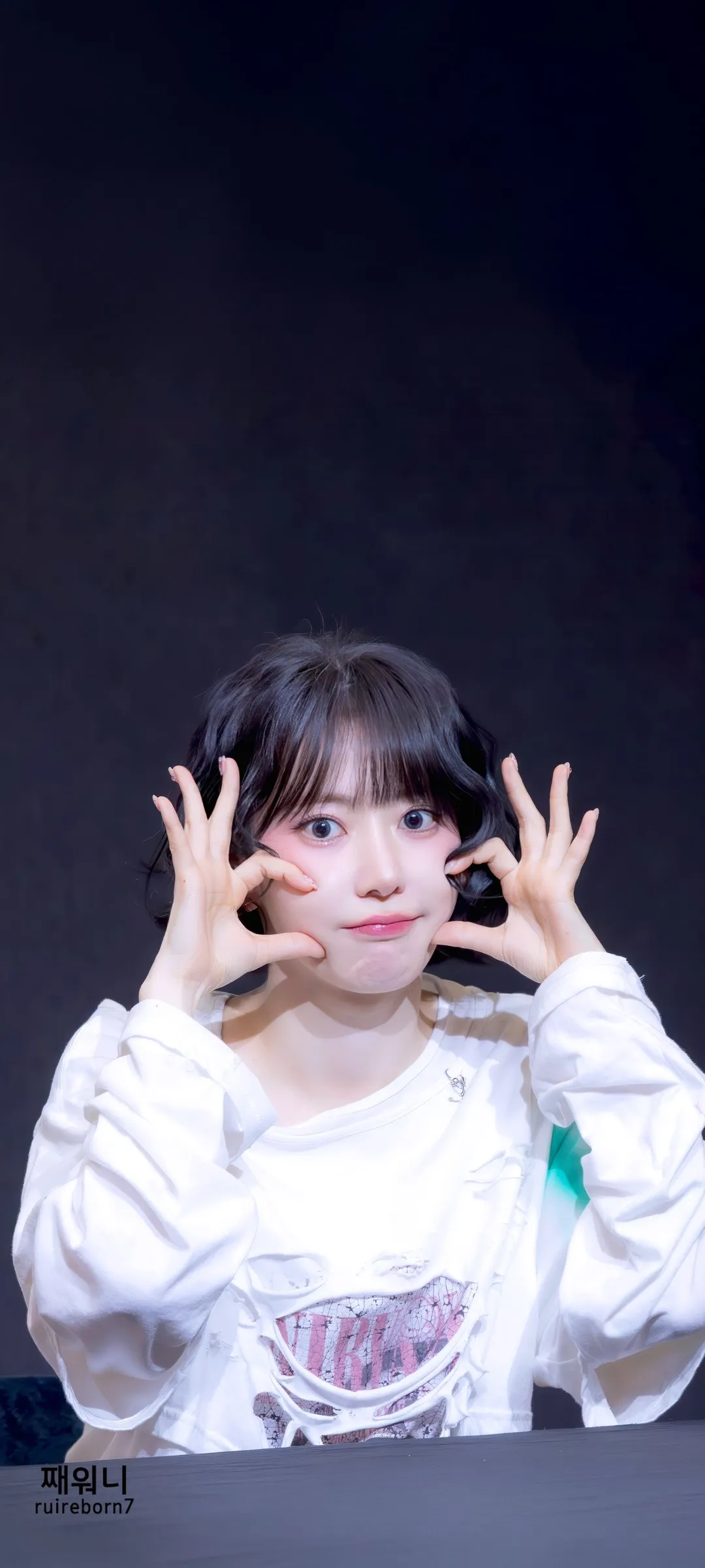 Fond d'écran de verrouillage mobile Sakura Miyawaki 4K HD télécharger — IZ*ONE, LE SSERAFIM