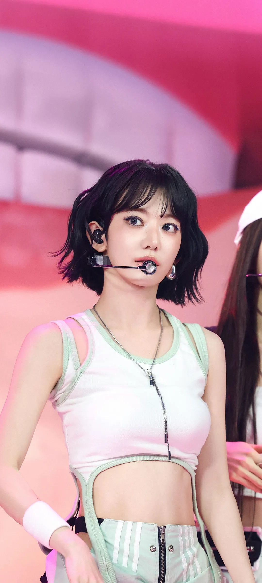 Fond d'écran de verrouillage mobile Sakura Miyawaki 4K HD télécharger — IZ*ONE, LE SSERAFIM