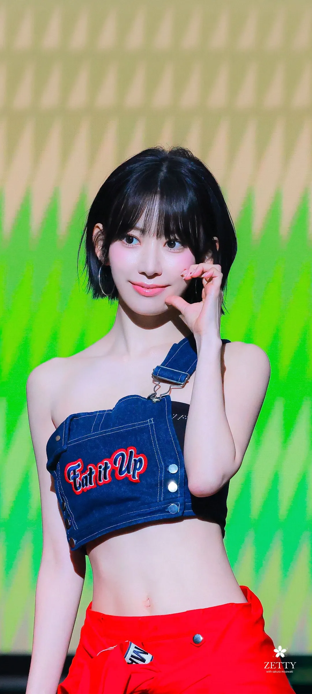 Fond d'écran de verrouillage mobile Sakura Miyawaki 4K HD télécharger — IZ*ONE, LE SSERAFIM