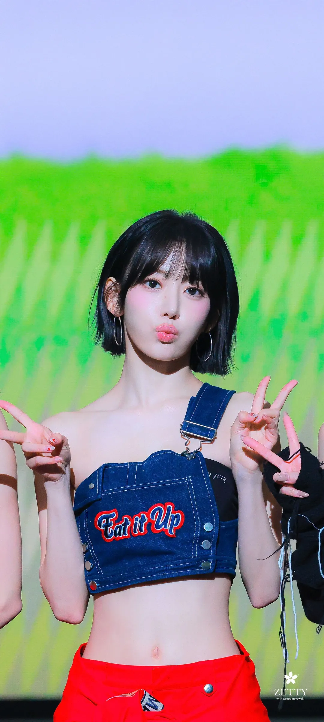 Fond d'écran de verrouillage mobile Sakura Miyawaki 4K HD télécharger — IZ*ONE, LE SSERAFIM