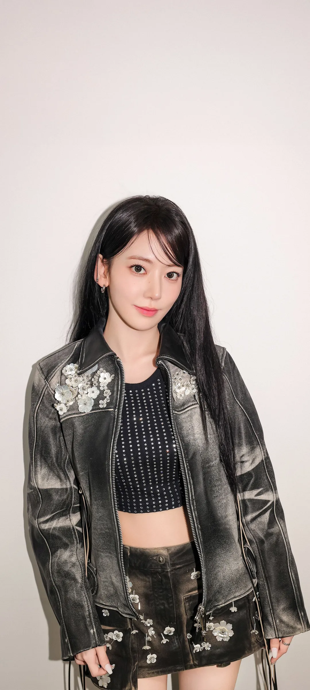 Fond d'écran de verrouillage mobile Sakura Miyawaki 4K HD télécharger — IZ*ONE, LE SSERAFIM