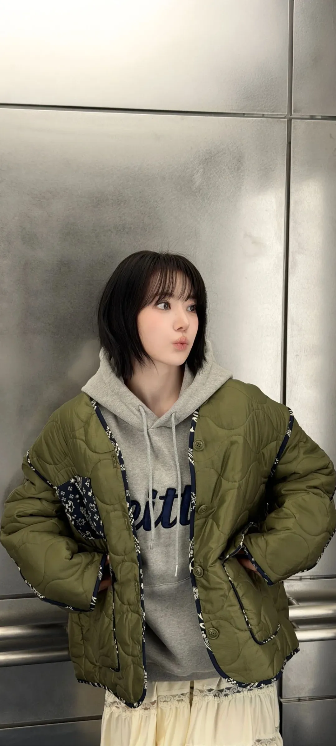 Fond d'écran de verrouillage mobile Sakura Miyawaki 4K HD télécharger — IZ*ONE, LE SSERAFIM