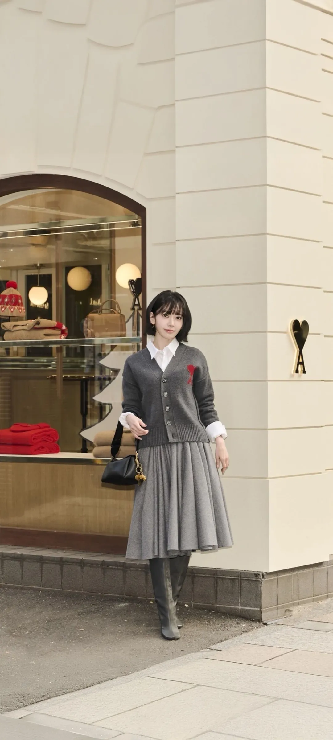 Fond d'écran de verrouillage mobile Sakura Miyawaki 4K HD télécharger — IZ*ONE, LE SSERAFIM