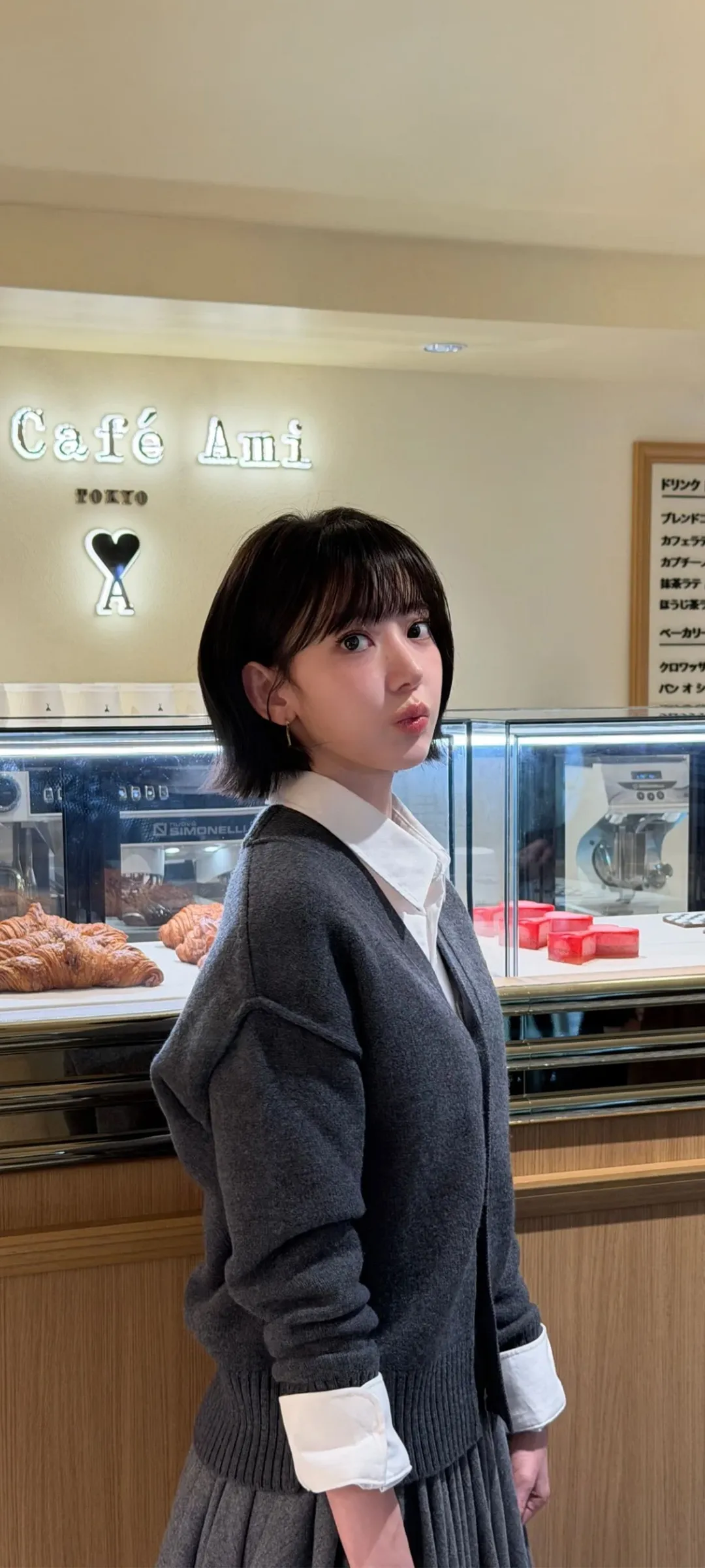 Fond d'écran de verrouillage mobile Sakura Miyawaki 4K HD télécharger — IZ*ONE, LE SSERAFIM