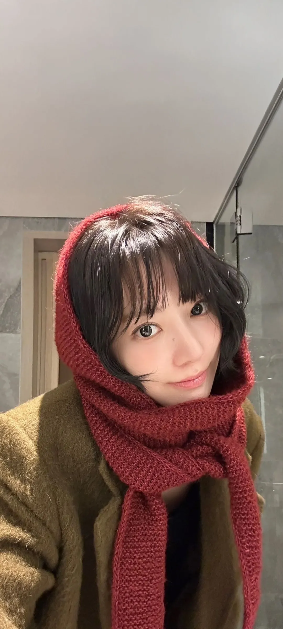 Fond d'écran de verrouillage mobile Sakura Miyawaki 4K HD télécharger — IZ*ONE, LE SSERAFIM