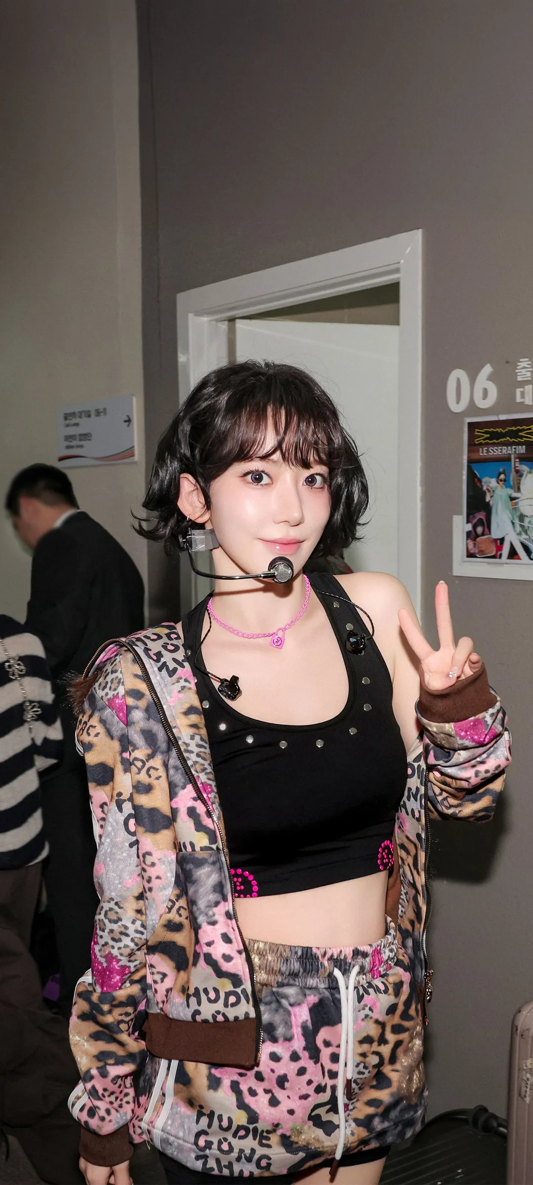 Fond d'écran de verrouillage mobile Sakura Miyawaki 4K HD télécharger — IZ*ONE, LE SSERAFIM
