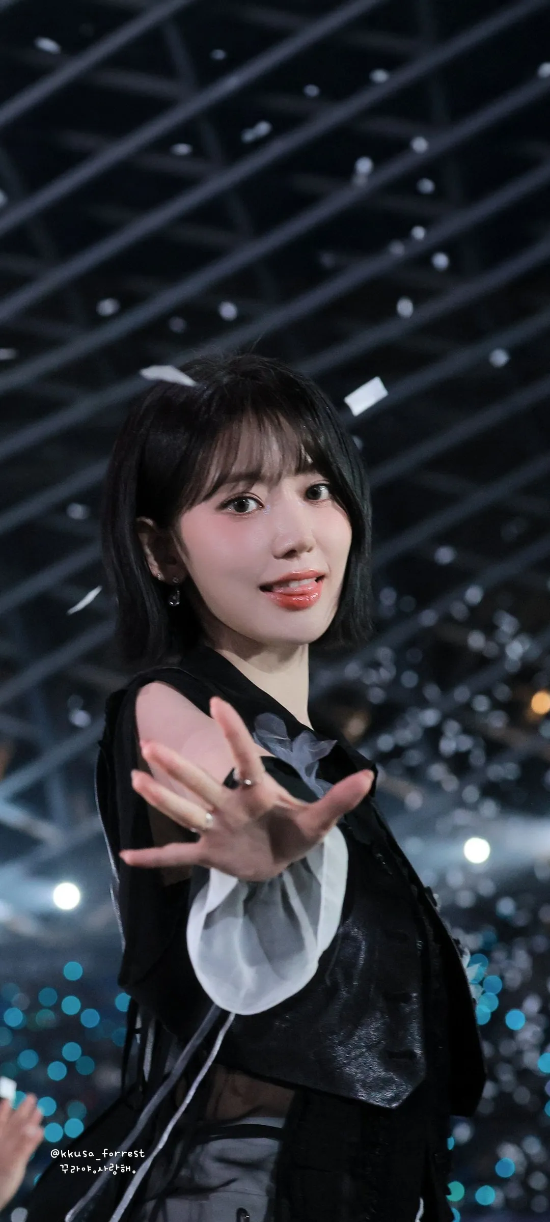 Fond d'écran de verrouillage mobile Sakura Miyawaki 4K HD télécharger — IZ*ONE, LE SSERAFIM