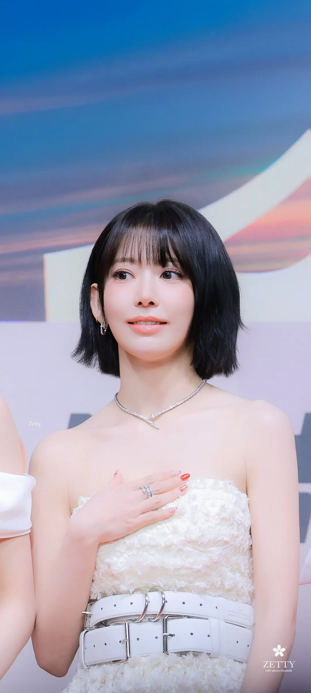 Fond d'écran de verrouillage mobile Sakura Miyawaki 4K HD télécharger — IZ*ONE, LE SSERAFIM