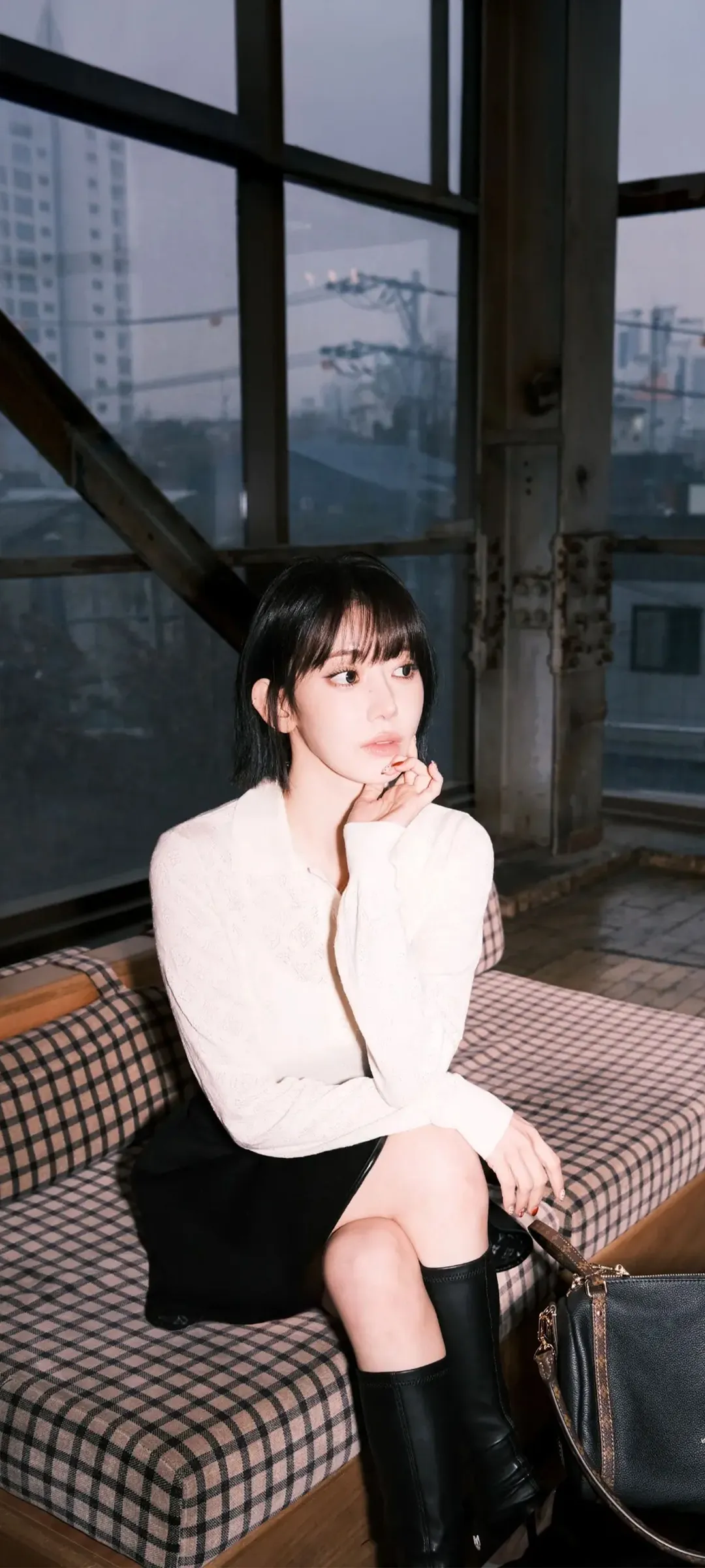 Fond d'écran de verrouillage mobile Sakura Miyawaki 4K HD télécharger — IZ*ONE, LE SSERAFIM