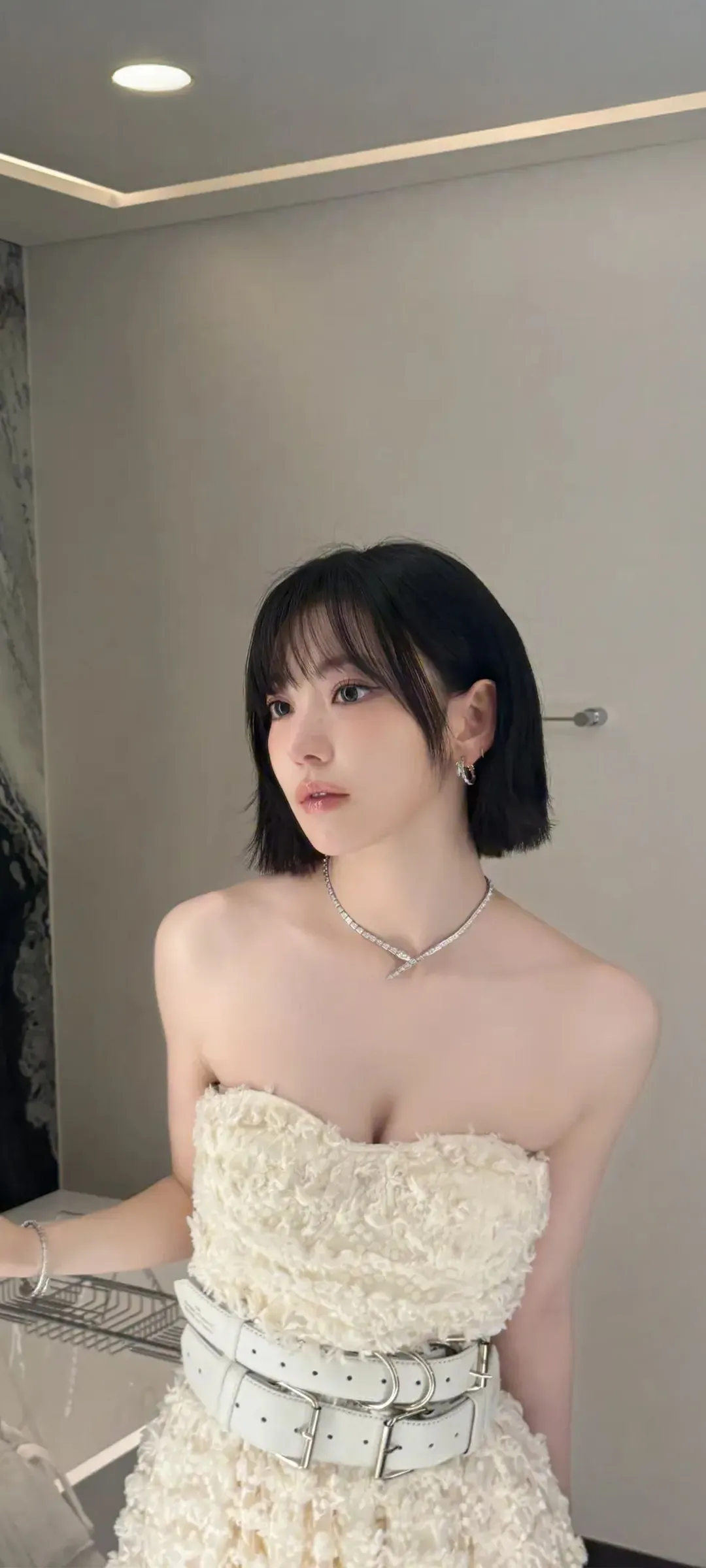 Fond d'écran de verrouillage mobile Sakura Miyawaki 4K HD télécharger — IZ*ONE, LE SSERAFIM