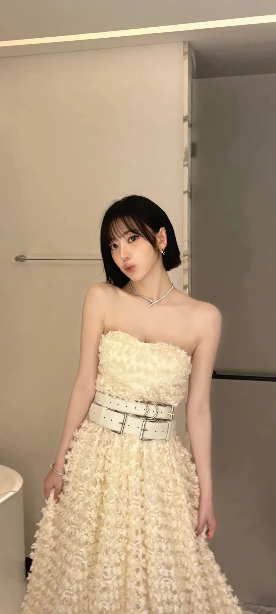 Fond d'écran de verrouillage mobile Sakura Miyawaki 4K HD télécharger — IZ*ONE, LE SSERAFIM