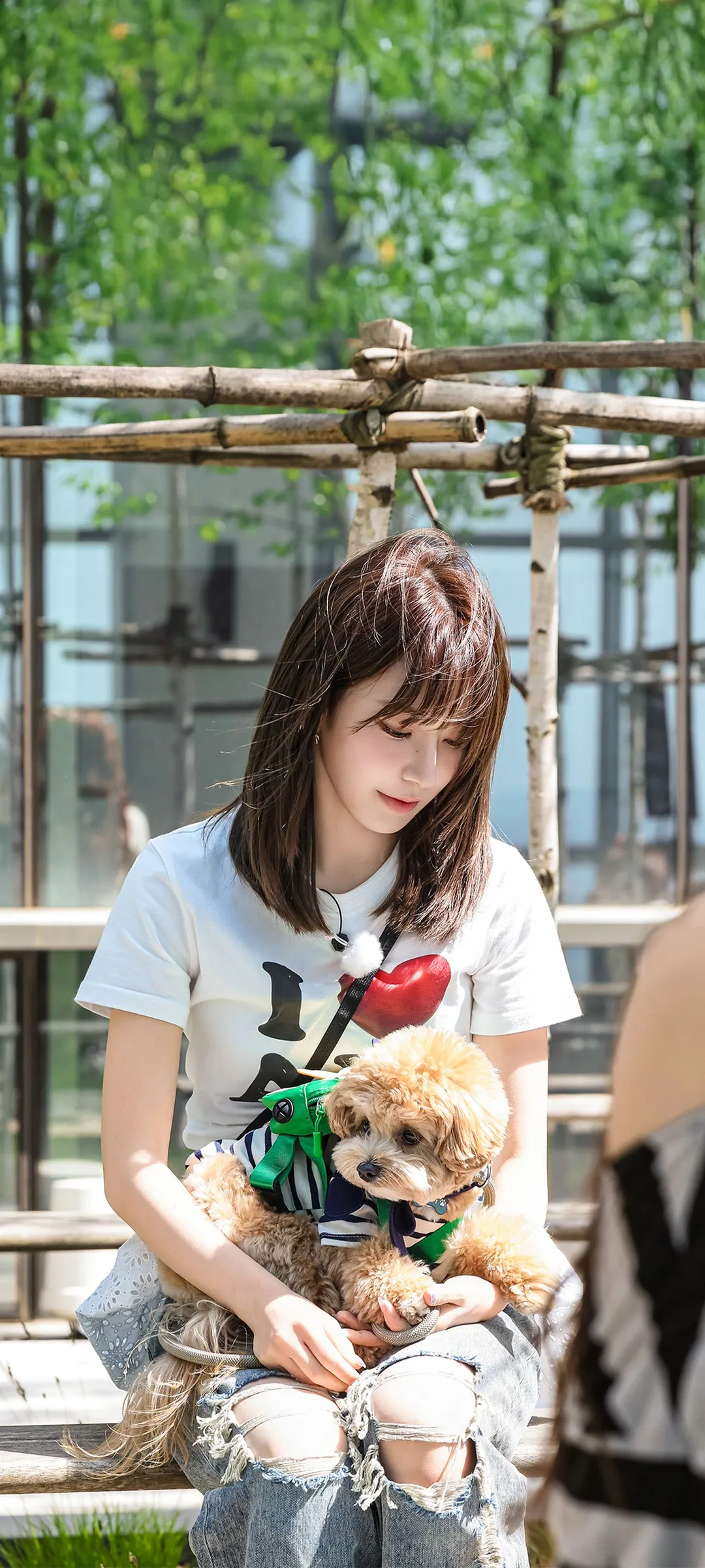 Fond d'écran de verrouillage mobile Sakura Miyawaki 4K HD télécharger — IZ*ONE, LE SSERAFIM