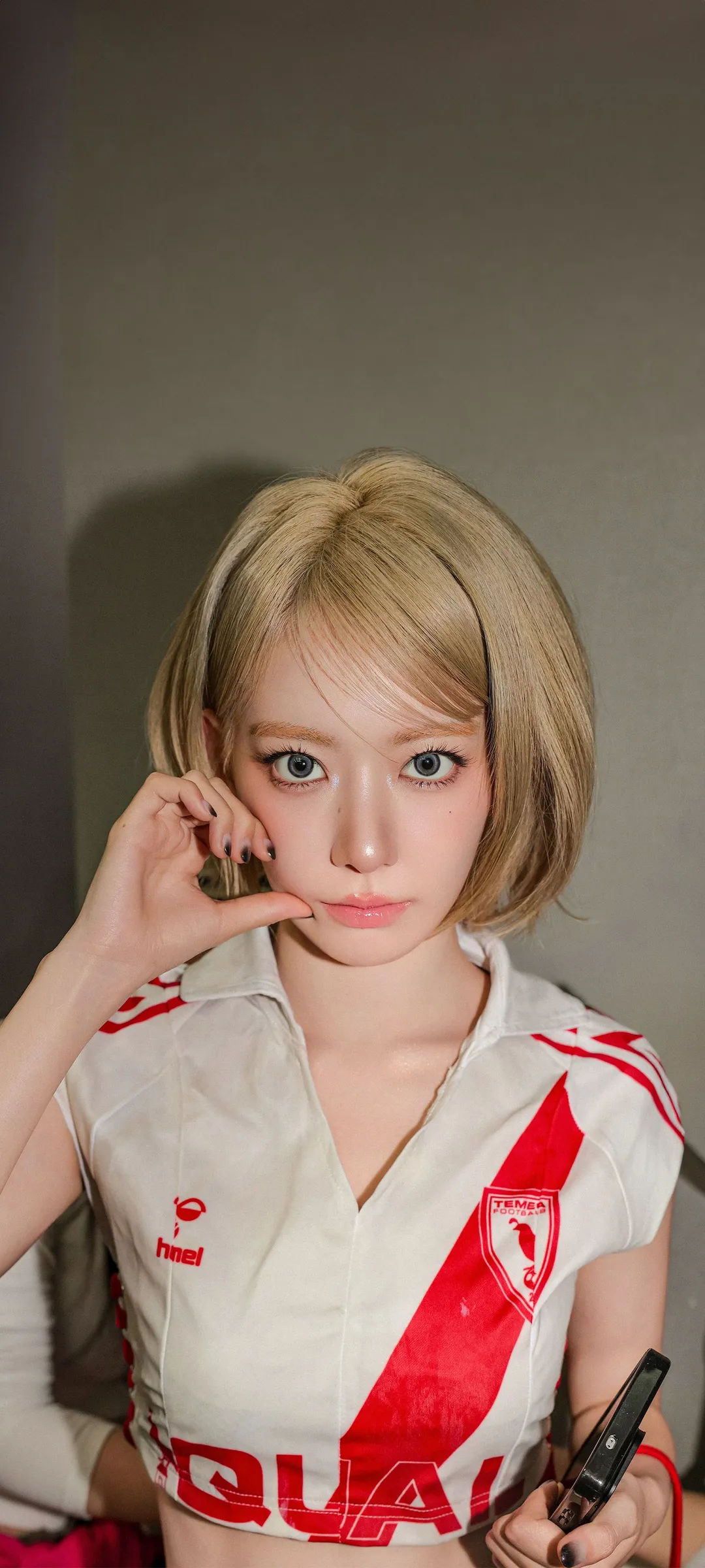 Fond d'écran de verrouillage mobile Sakura Miyawaki 4K HD télécharger — IZ*ONE, LE SSERAFIM
