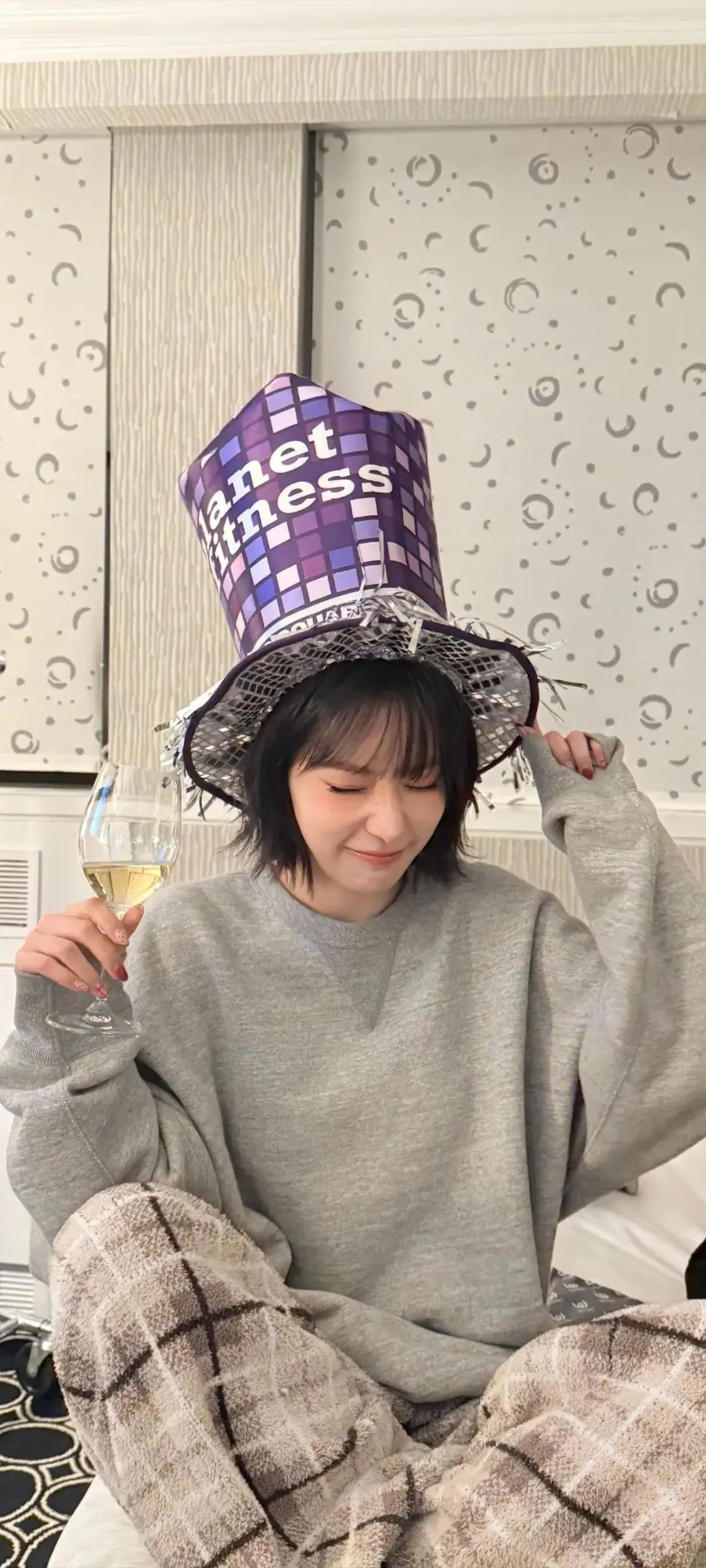 Fond d'écran de verrouillage mobile Sakura Miyawaki 4K HD télécharger — IZ*ONE, LE SSERAFIM